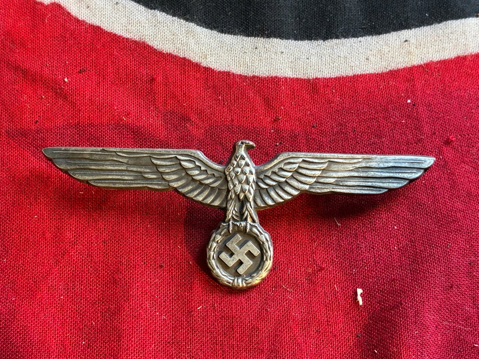 A WW2 German Kriegsmarine Topical Whites Tunic Breast Eagle By Assmann: A WW2 German Kriegsmarine Topical Whites Tunic Breast Eagle By Assmann. A very rare example that is in mint overall shape and condition with a beautiful overall patina. Shows good wear and use. Please
