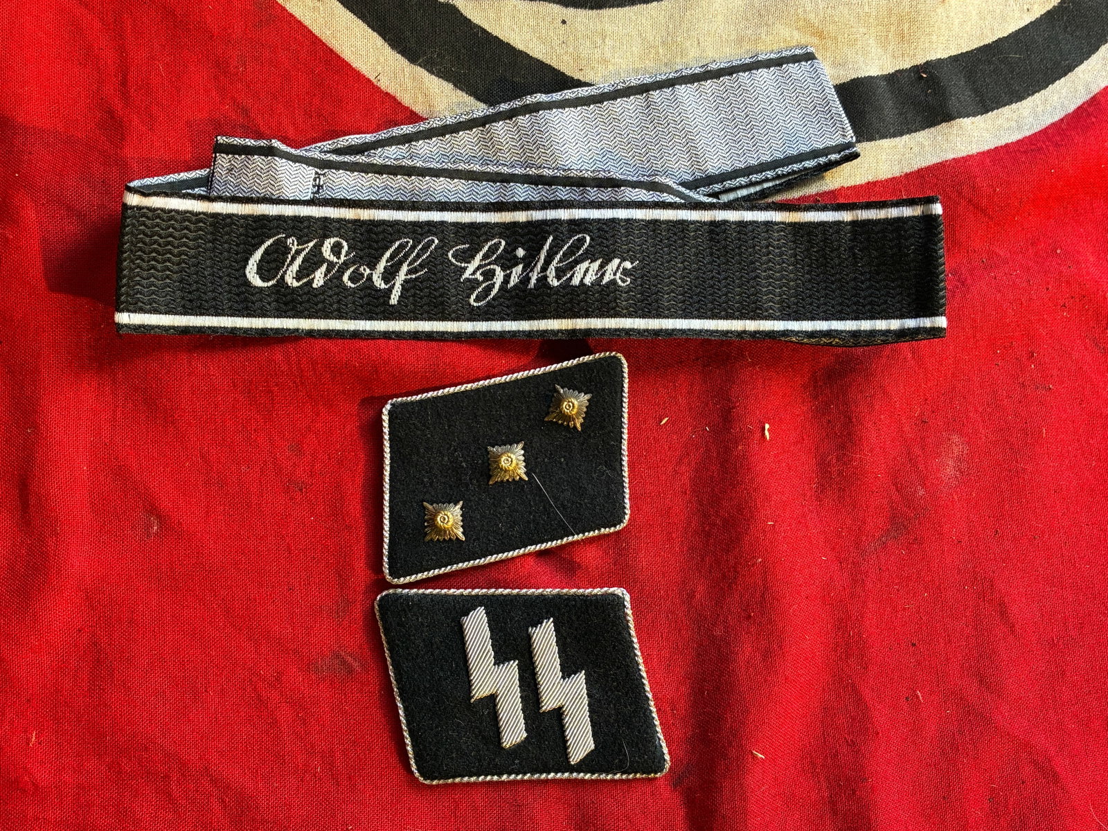 WW2 GERMAN GROUPING SET OF SS COLLAR TABS AND ADOLF HITLER CUFF TITLE: WW2 GERMAN GROUPING SET OF SS COLLAR TABS AND ADOLF HITLER CUFF TITLE. COMES AS A SET THAT IS IN MINT OVERALL SHAPE AND CONDIITON WITH A BEAUTIFUL OVERALL PATINA. SHOWS GOOD WEAR AND USE. FOUND AND BE