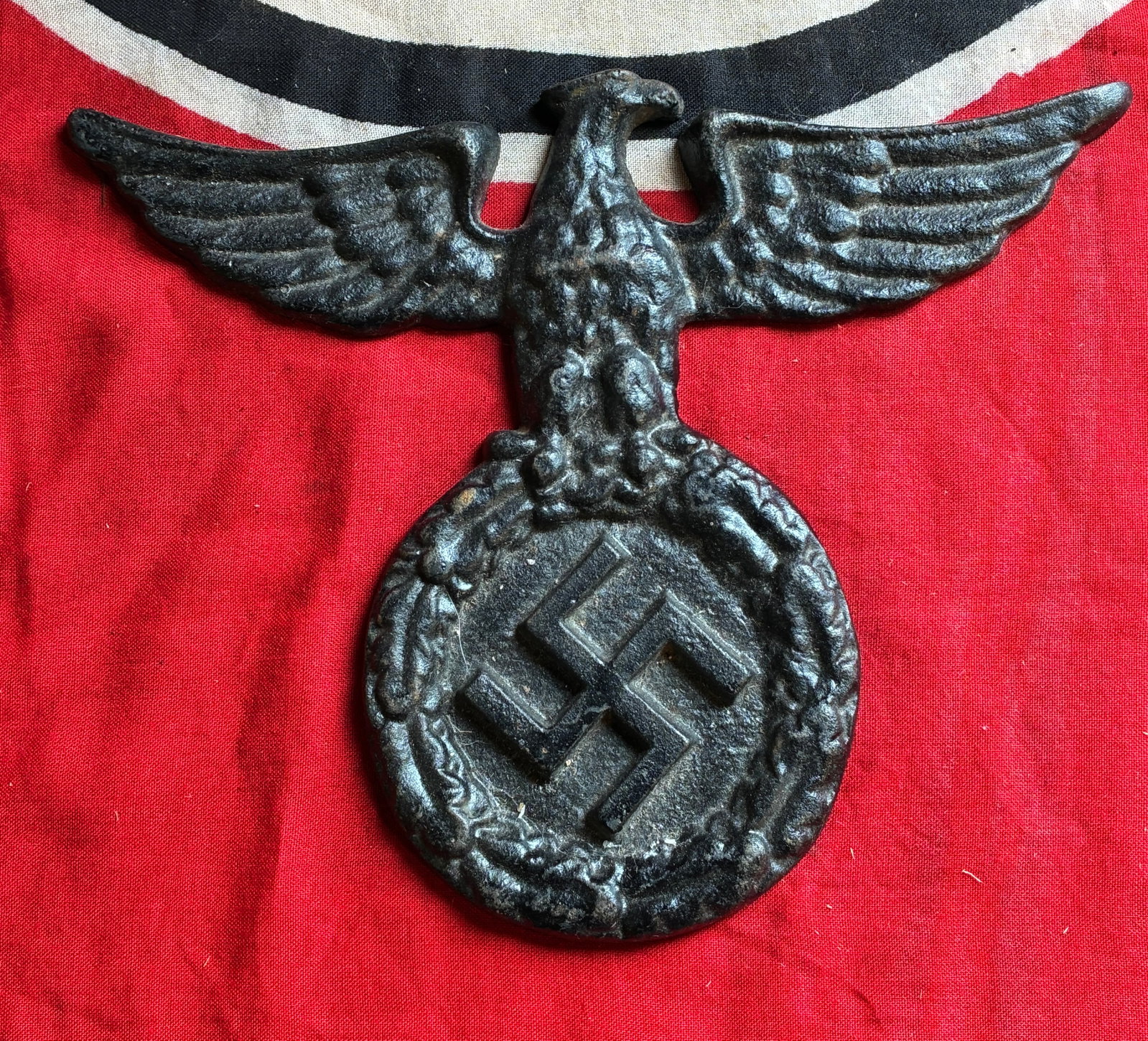 Early WW2 German NSDAP Door Eagle black finish: Early WW2 German NSDAP Door Eagle black finish. Shows good wear and use with a beautiful overall patina. Please view all detailed pictures. A rare example of the time period.