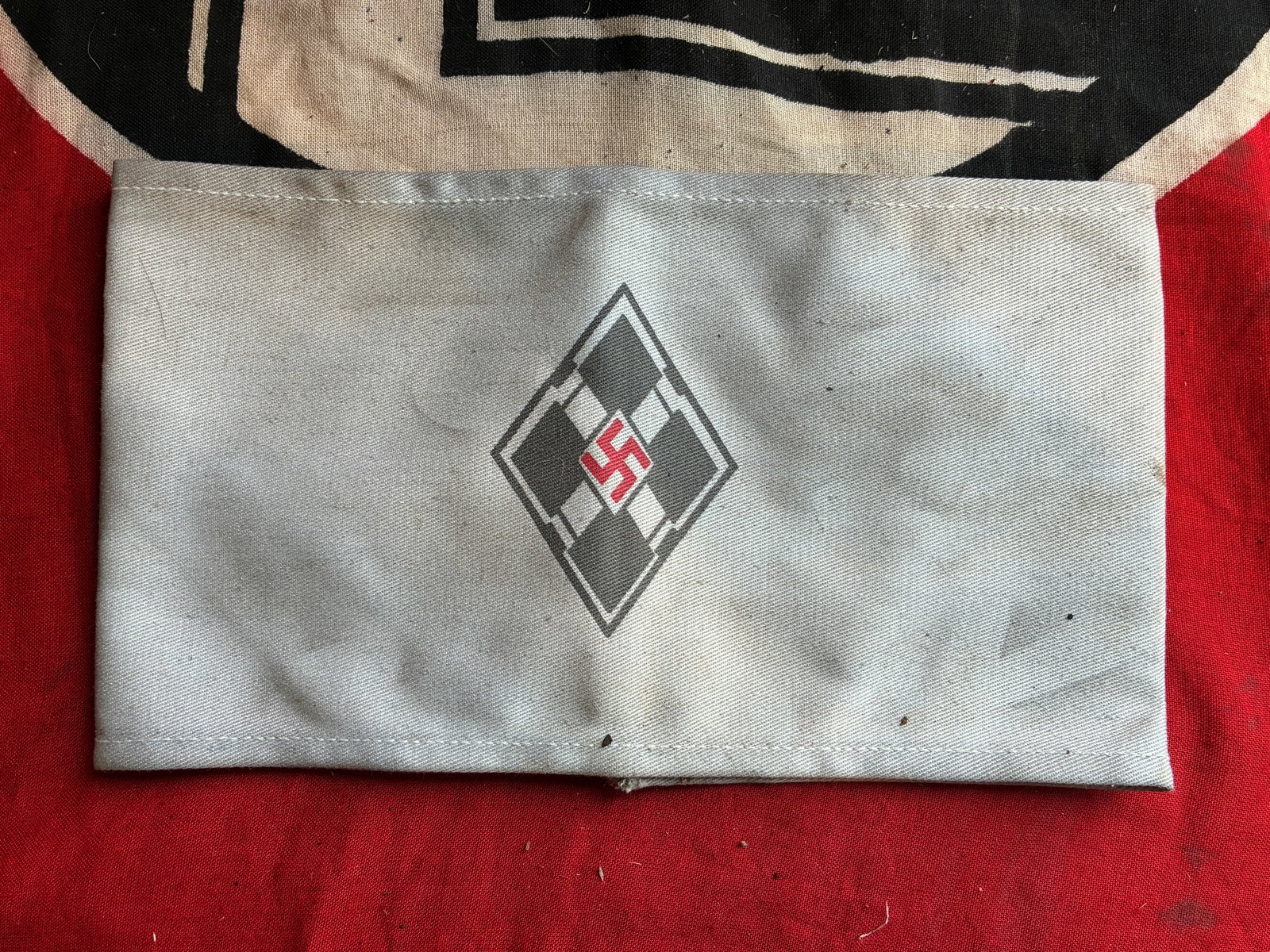 SCARCE WW2 GERMAN HJ HITLER YOUTH HIGH RANK LEADERS ARMBAND: SCARCE WW2 GERMAN HJ HITLER YOUTH HIGH RANK LEADERS ARMBAND. AN ULTRA RARE FIND THAT IS IN MINT OVERALL SHAPE AND CONDITION WITH A BEAUTIFUL OVERALL PATINA. SHOWS GOOD WEAR AND USE. PLEASE VIEW ALL DE