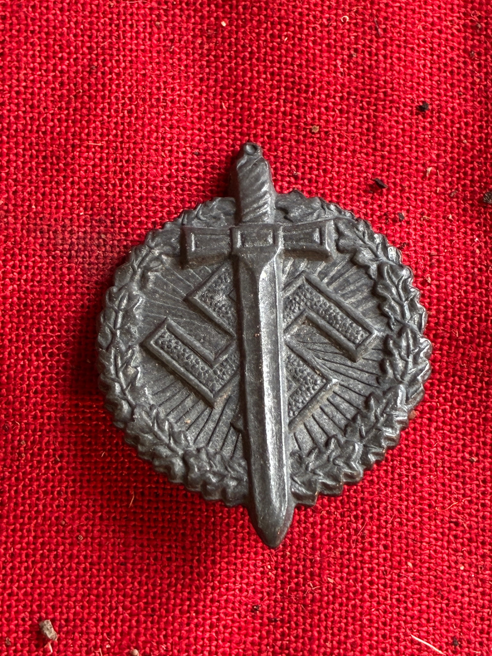 WW2 GERMAN N.S.K.O.V. BADGE: WW2 GERMAN N.S.K.O.V. BADGE