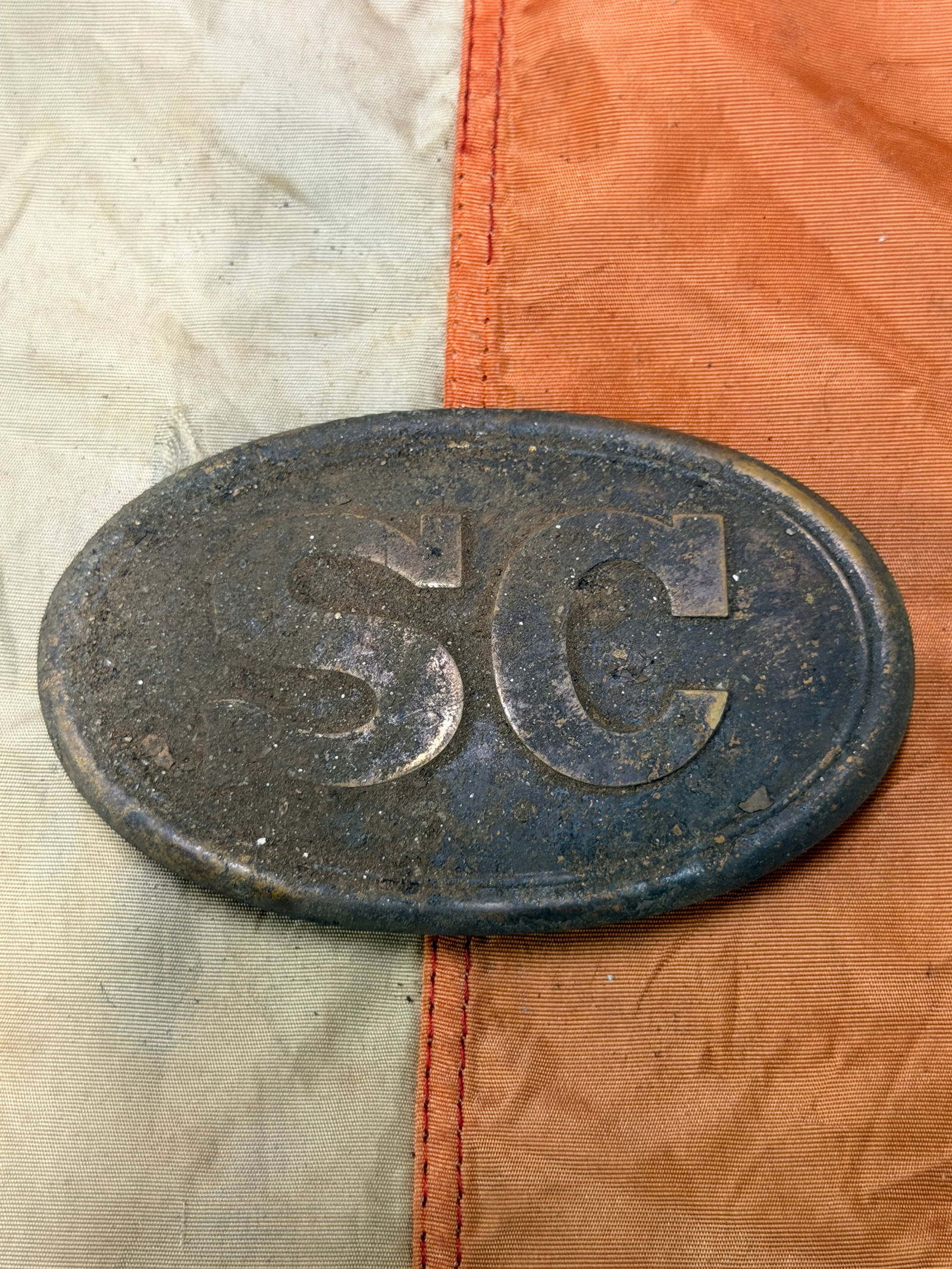 RECOVERED CIVIL WAR CONFEDERATE CSA SOUTH CAROLINA OVAL BELT BUCKLE MARKED ON THE REVERSE: RECOVERED CIVIL WAR CONFEDERATE CSA SOUTH CAROLINA OVAL BELT BUCKLE MARKED ON THE REVERSE. A RARE FIND. SHOWS GOOD WEAR AND USE WITH A BEAUTIFUL OVERALL PATINA. HAS A GREAT LOOK TO IT WITH AN EXCELLEN