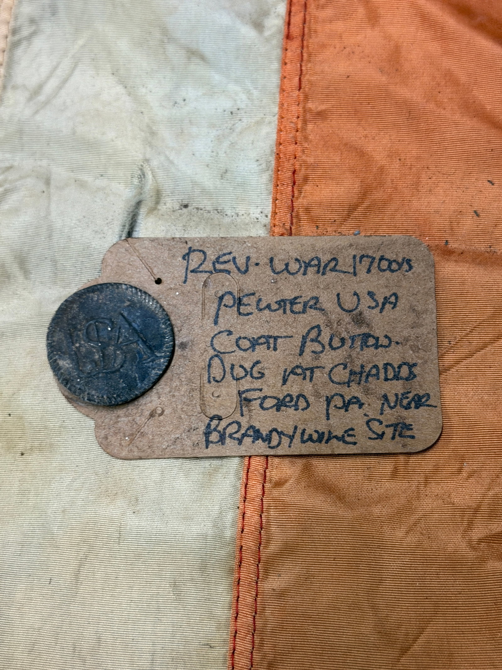 REVOLUTIONARY WAR U.S.A. PEWTER COAT BUTTON DUG IN CHADS FORD, PA NEAR BRANDYWINE SITE: REVOLUTIONARY WAR U.S.A. PEWTER COAT BUTTON DUG IN CHADS FORD, PA NEAR BRANDYWINE SITE. A RARE FIND. SHOWS GOOD WEAR AND USE WITH A BEAUTIFUL OVERALL PATINA. HAS A GREAT LOOK TO IT WITH AN EXCELLENT O