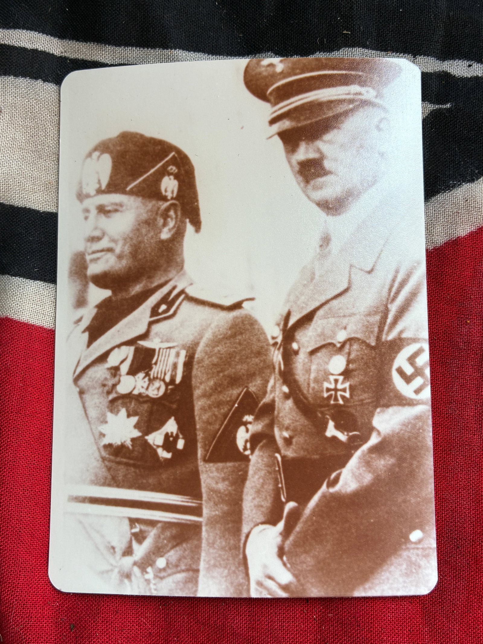 WW2 GERMAN PHOTOGRAPH OF HITLER WITH MUSSOLINI: WW2 GERMAN PHOTOGRAPH OF HITLER WITH MUSSOLINI. A RARE FIND. PLEASE VIEW ALL DETAILED PICTURES.