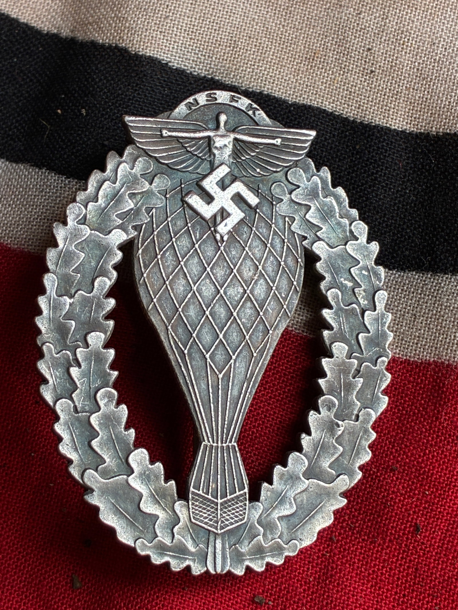 WW2 GERMAN NSFK BALLOON BADGE INSIGNIA: WW2 GERMAN NSFK BALLOON BADGE INSIGNIA. A RARE FIND. IT IS IN MINT OVERALL SHAPE AND CONDITION WITH A BEAUTIFUL OVERALL PATINA. A GREAT FIND AND AN EXCELLENT ADDITION TO YOUR COLLECTION.