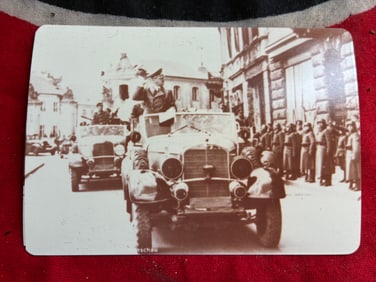 WW2 GERMAN PHOTOGRAPH OF ADOLF HITLER IN WARSAW PARADE SLUTING WEHRMACHT TROOPS