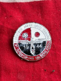 WW2 GERMAN JAPANESE 1942 ALLIANCE ENAMELED LAPEL BADGE BY RZM M1/122