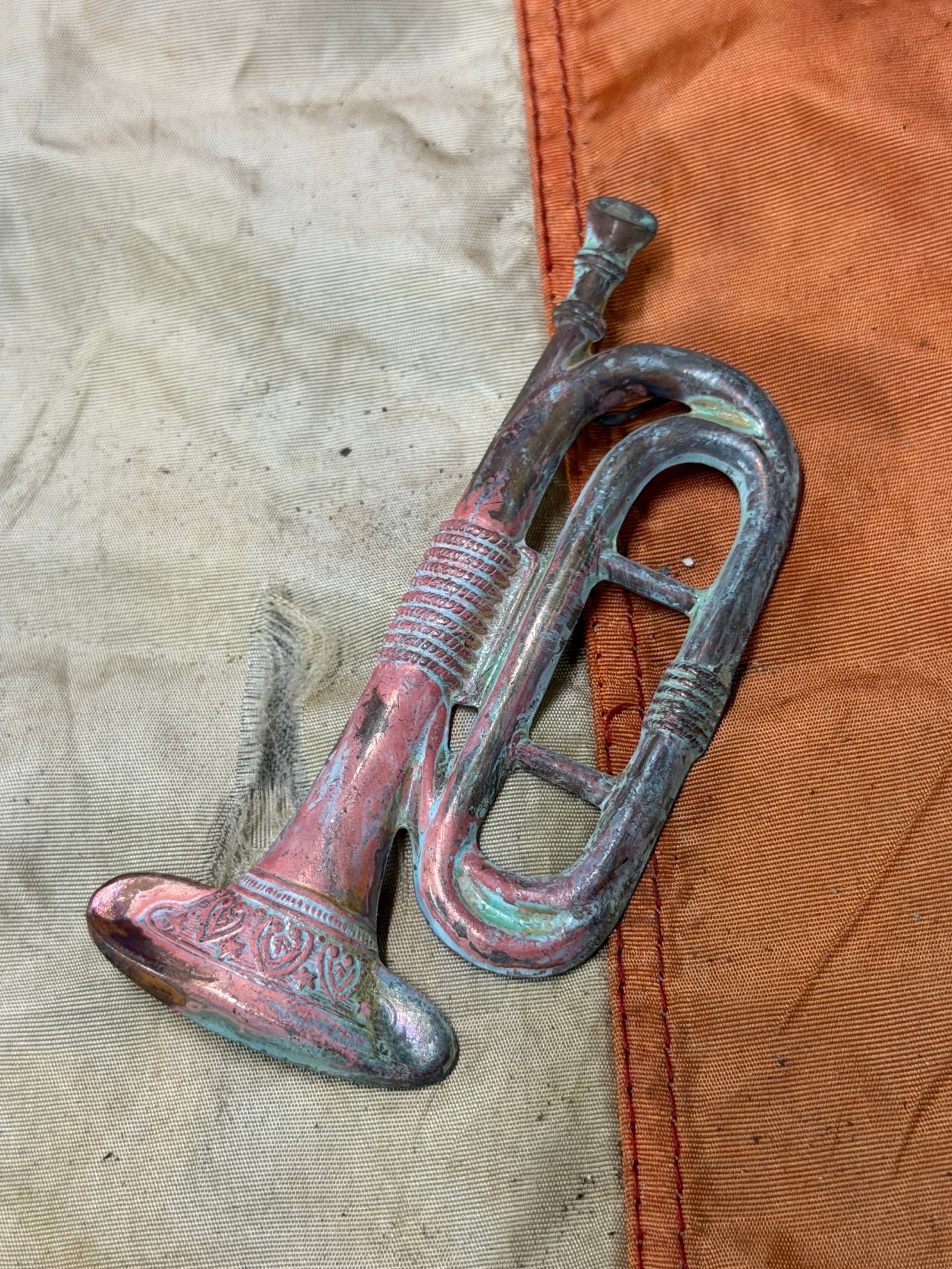 CIVIL WAR M1858 RIFLEMAN SHARP-SHOOTER HEADGEAR BADGE INSIGNIA: CIVIL WAR M1858 RIFLEMAN SHARP-SHOOTER HEADGEAR BADGE INSIGNIA. AN ULTRA RARE FIND. SHOWS GOOD WEAR AND USE WITH A BEAUTIFUL OVERALL PATINA. HAS A GREAT LOOK TO IT WITH AN EXCELLENT OVERALL EYE APPEAL