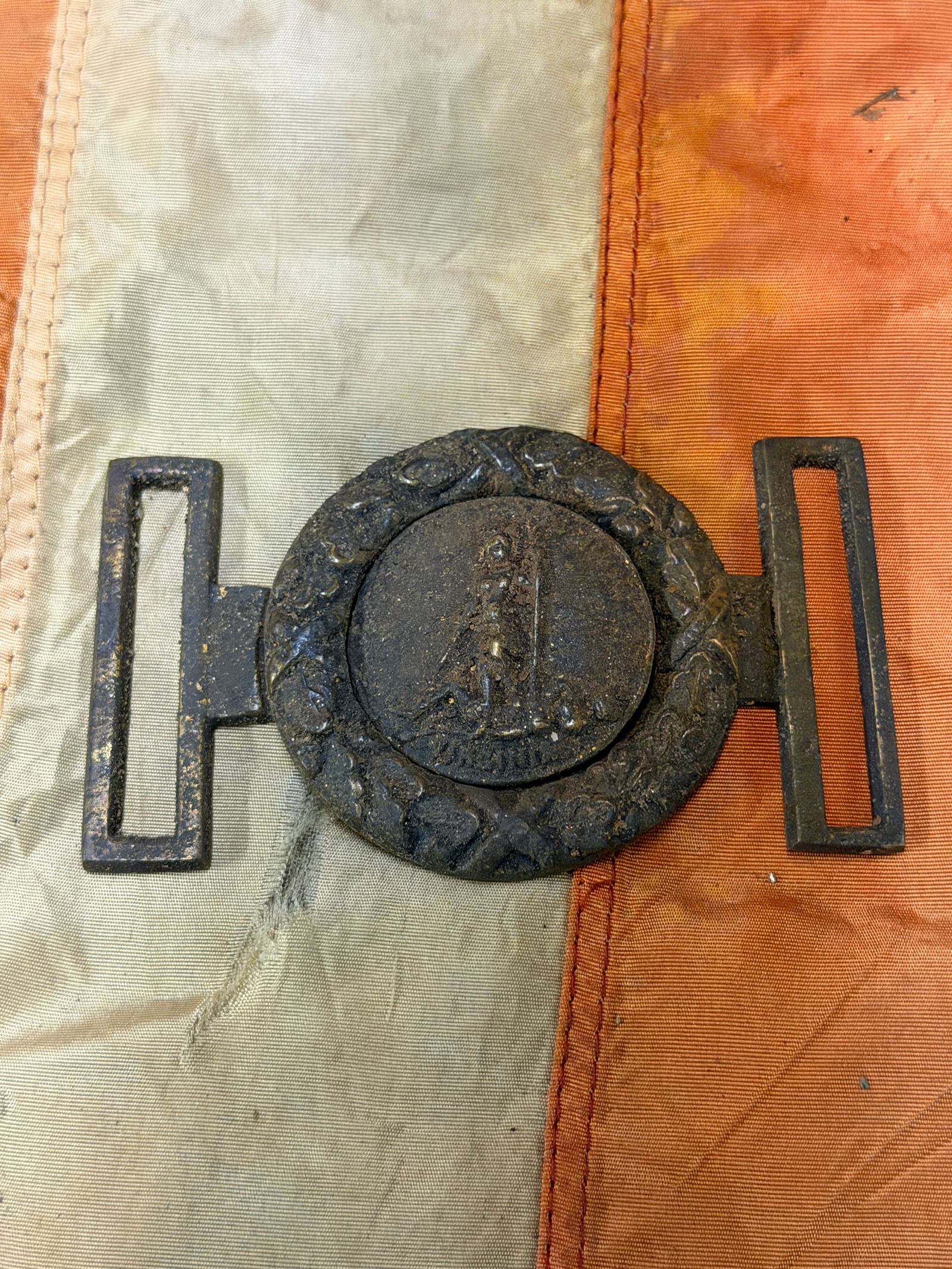 RARE CIVIL WAR CONFEDERATE CSA VIRGINIA 2-PIECE BELT PLATE BUCKLE: RARE CIVIL WAR CONFEDERATE CSA VIRGINIA 2-PIECE BELT PLATE BUCKLE. An ultra rare find that is in mint overall shape and condition with a beautiful overall patina. Still has the fastening hooks attache