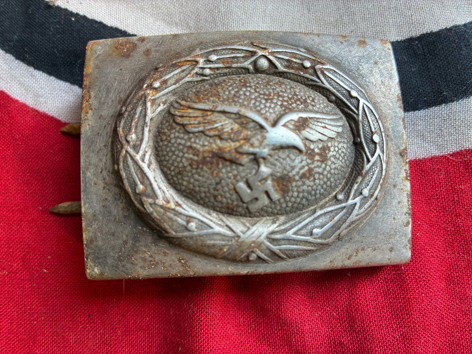 German WWII Luftwaffe Steel Belt Buckle Unmarked: German WWII Luftwaffe Steel Belt Buckle Unmarked. This 2nd-Model Luftwaffe aluminum belt buckle is unmarked, which was not uncommon. They were worn by Enlisted Men and NCO's.
