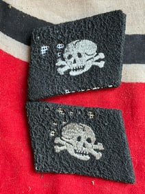 PAIR OF WW2 GERMAN TOTENKOPF SS SKULL COLLAR TABS WITH RZM PAPER TAG