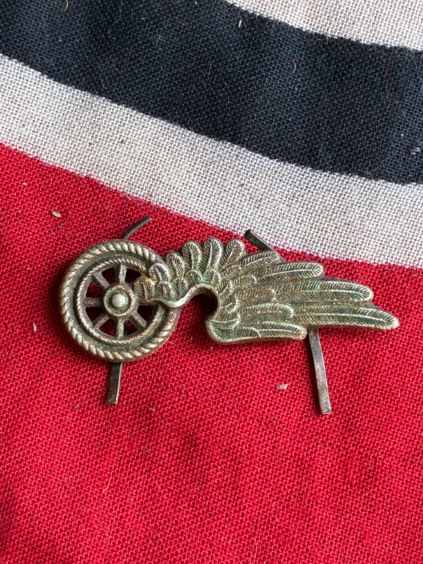 RARE WW2 GERMAN MOTORCYCLE CORPS BADGE: RARE WW2 GERMAN MOTORCYCLE CORPS BADGE. In mint overall shape and condition with a beautiful overall patina. Please view all detailed pictures. A rare example of the time period.