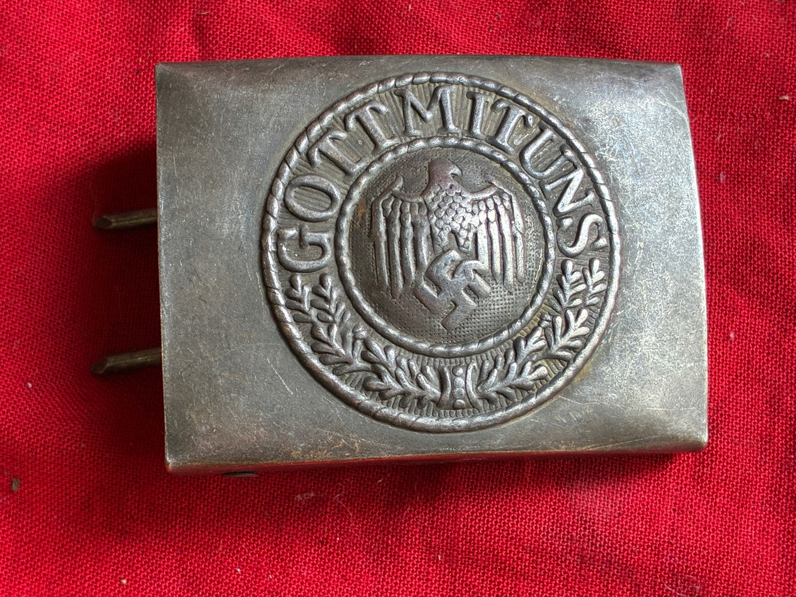 Rare WW2 German Late war grey army/navy belt buckle "Gott Mit Uns": Rare WW2 German Late war grey army/navy belt buckle. "Gott Mit Uns" Standard issue army (or Navy/Kriegsmarine) belt buckle exectuted in steel, coated in field grey paint. Light worn buckle in good con