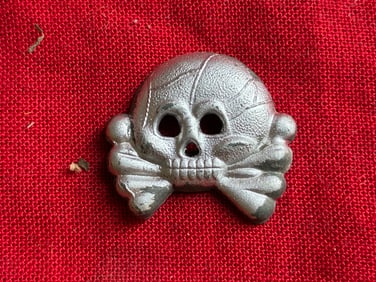 German WWII Panzer Collar Tab Skull, Single
