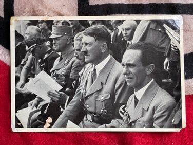 WW2 GERMAN ADOLF HITLER SITTING WITH ELITE'S PHOTOGRAPH