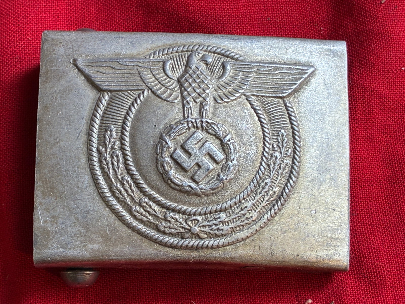 WW2 GERMAN WAFFEN SS BELT BUCKLE BY RZM M34/2: WW2 GERMAN WAFFEN SS BELT BUCKLE BY RZM M34/2. A RARE EXAMPLE THAT IS IN MINT OVERALL SHAPE AND CONDITION WITH A BEAUTIFUL OVERALL PATINA. SHOWS GOOD WEAR AND USE. PLEASE VIEW ALL DETAILED PICTURES. A