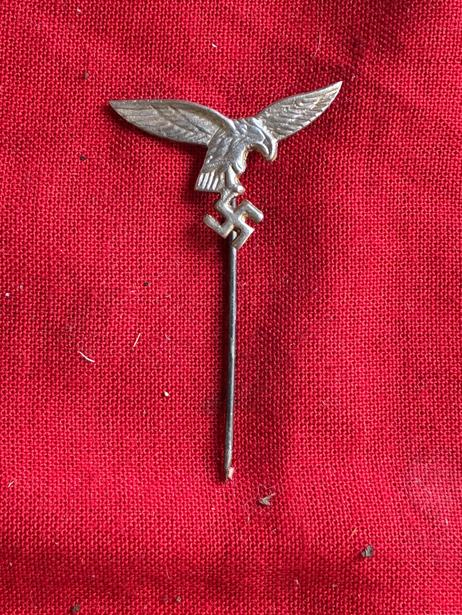 WW2 German Luftwaffe eagle stick pin badge in silvered finish: WW2 German Luftwaffe eagle stick pin badge in silvered finish. The Third Reich period spawned several new military, political and pseudo-political organizations. Each had its own insignia and membersh