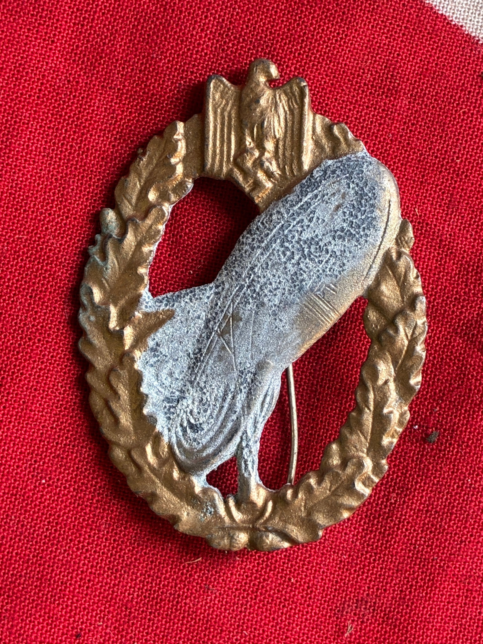 WW2 GERMAN GOLD BALLOON OBSERVER BADGE: WW2 GERMAN GOLD BALLOON OBSERVER BADGE. A rare find. Shows good wear and use with a beautiful overall patina. Please view all detailed pictures. A rare example of the time period.