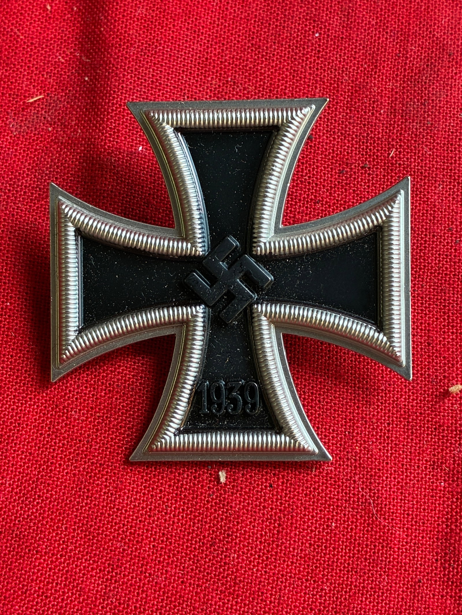 WWII German 1939 IRON CROSS 1ST CLASS: WWII German 1939 IRON CROSS 1ST CLASS. On March 10TH 1813, Prussian King Friedrich Wilhelm III established the Iron Cross as a temporary award for bestowal during times of war. Originally the Iron Cro