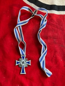 RARE WW2 GERMAN MOTHER'S CROSS IN GOLD WITH MAKER MARKS
