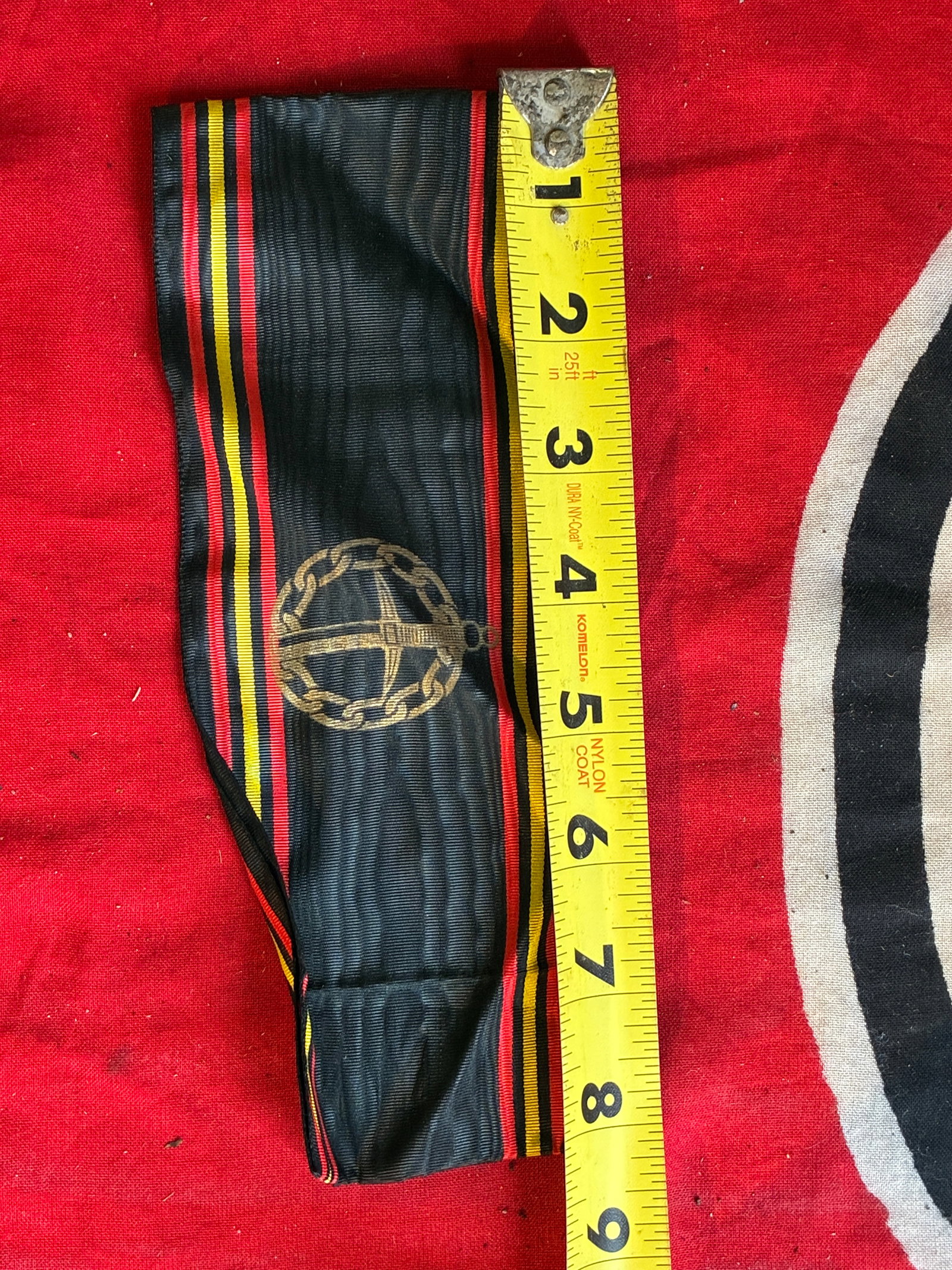 RARE WW2 GERMAN ALLIED BELGIUM PRISONER OF WAR ARMBAND: RARE WW2 GERMAN ALLIED BELGIUM PRISONER OF WAR ARMBAND. A RARE FIND. SHOWS GOOD WEAR AND USE WITH A BEAUTIFUL OVERALL PATINA. PLEASE VIEW ALL DETAILED PICTURES. A RARE EXAMPLE OF THE TIME PERIOD.
