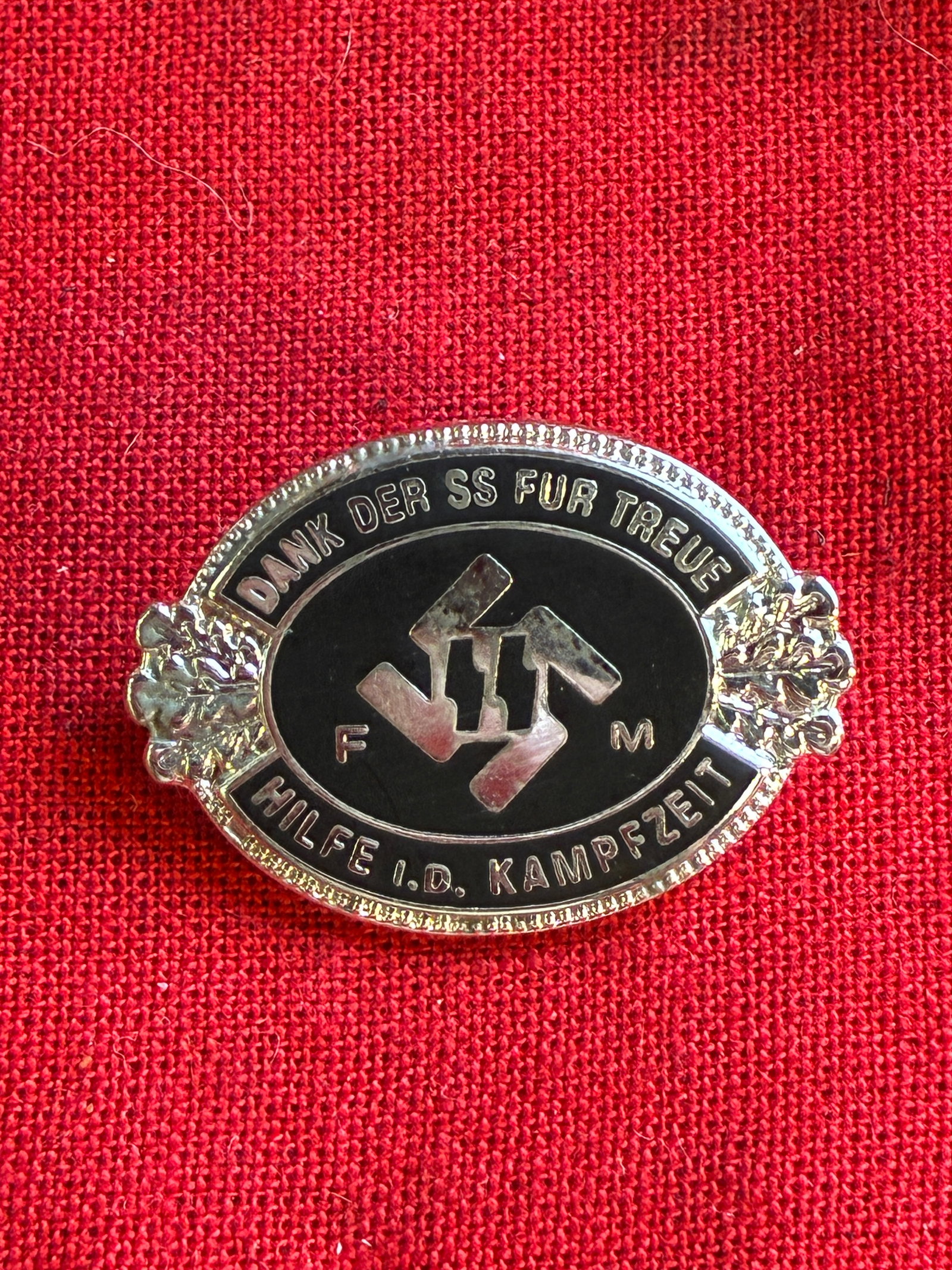 WWII GERMAN REICH WAFFEN SS MEMBER BADGE PIN BY RZM M1/133: WWII GERMAN REICH WAFFEN SS MEMBER BADGE PIN BY RZM M1/133. German WWII Waffen SS FM Membership Lapel Pin. Measures 1 inch wide. The front shows a pair of Waffen SS runes in the center of a swastika. 