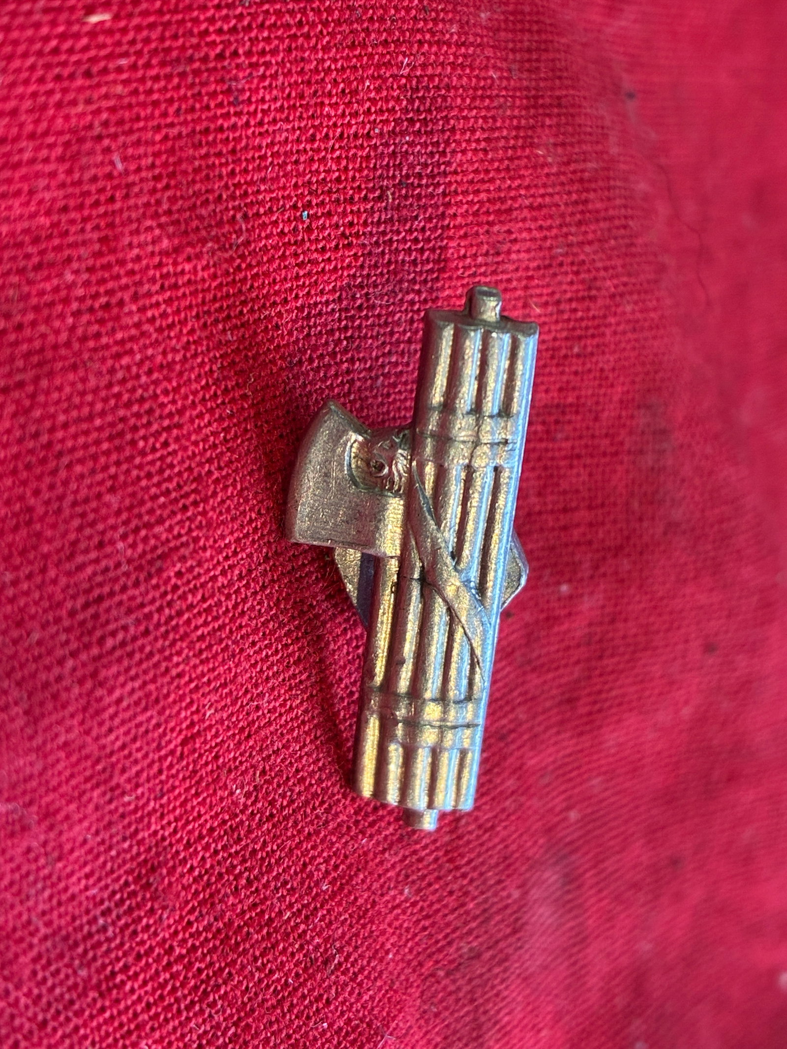 WW2 GERMAN ITALIAN ALLIED TROOPS INSIGNIA: WW2 GERMAN ITALIAN ALLIED TROOPS INSIGNIA. SCREW BACK CONSTRUCTION. PLEASE VIEW ALL DETAILED PICTURES.