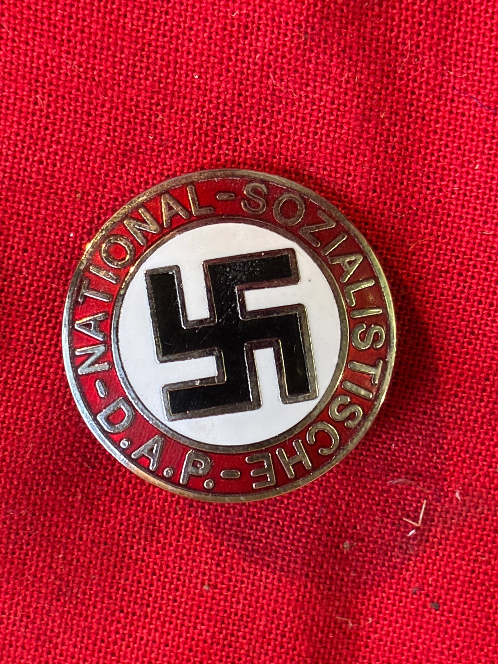 WW2 German NSDAP Membership Badge Early Maker Marked RZM M1/129: WW2 German NSDAP Membership Badge Early Maker Marked RZM M1/129. Shows good wear and use with a beautiful overall patina. Please view all detailed pictures. A scarce example of the time period.