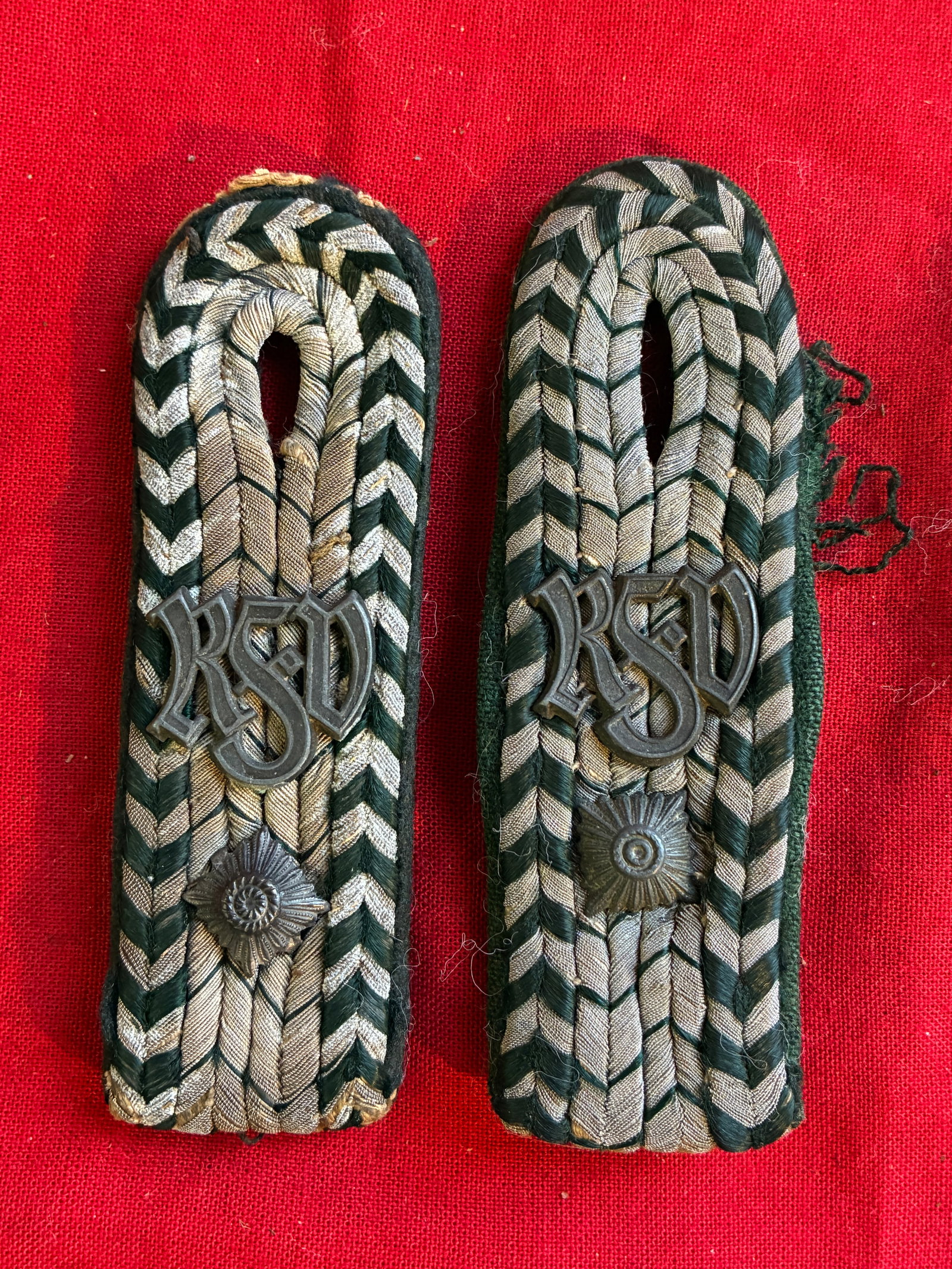 Pair of WW2 German Reichsfinanzverwaltung (Customs Service) ZollAssistent Ausserplanmassig Shoulder: Pair of WW2 German Reichsfinanzverwaltung (Customs Service) ZollAssistent Ausserplanmassig Shoulder Boards Pair. Shows good wear and use with a beautiful overall patina. Please view all detailed pictu