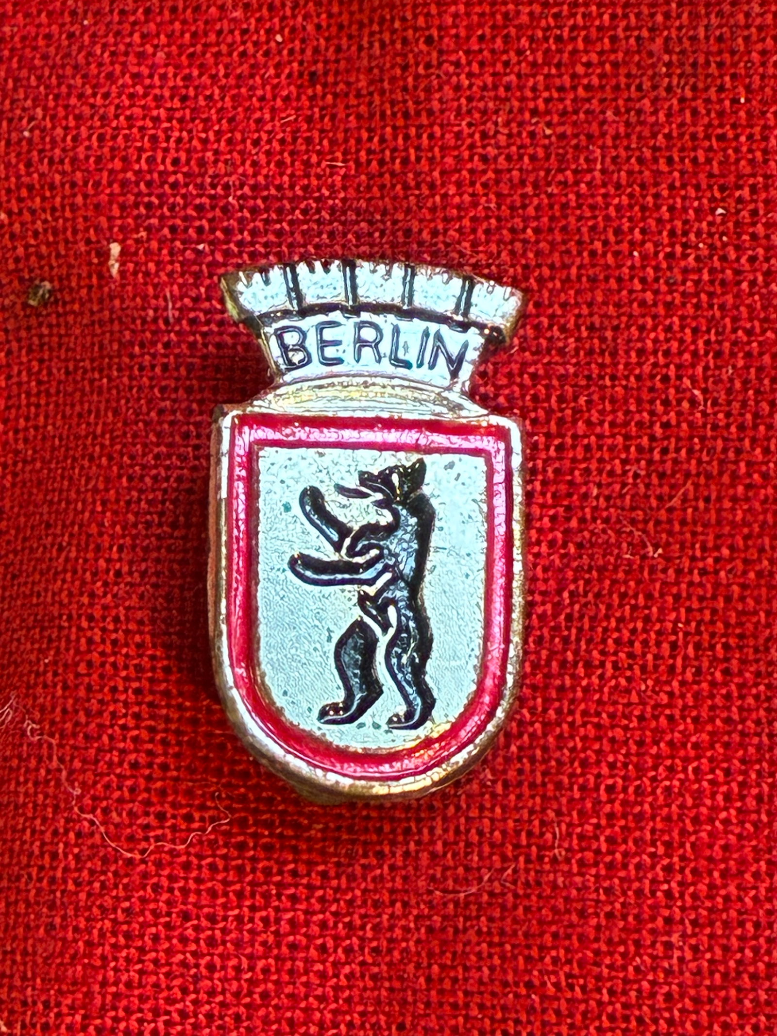 RARE WW2 GERMAN BERLIN PIN: RARE WW2 GERMAN BERLIN PIN