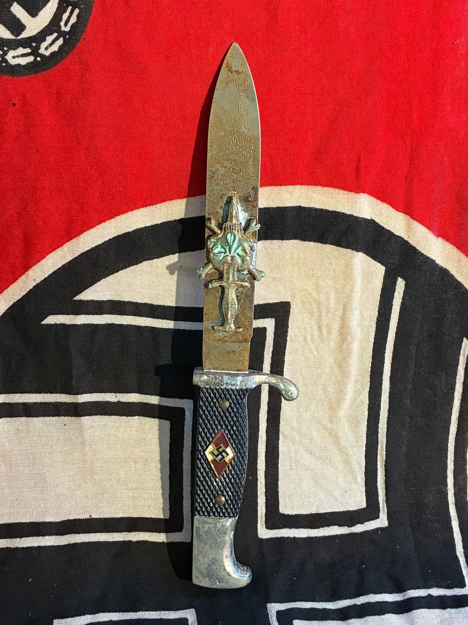 RARE WW2 GERMAN HITLER YOUTH TRENCH ART DAGGER: RARE WW2 GERMAN HITLER YOUTH TRENCH ART DAGGER. A RARE FIND. SHOWS GOOD WEAR AND USE WITH A BEUATIFUL OVERALL PATINA. VERY WELL WORN AND USE. PLEASE VIEW ALL DETAILED PICTURES.