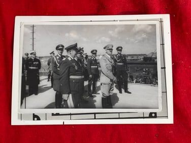 WW2 GERMAN ADOLF HITLER WITH ELITES PHOTOGRAPH