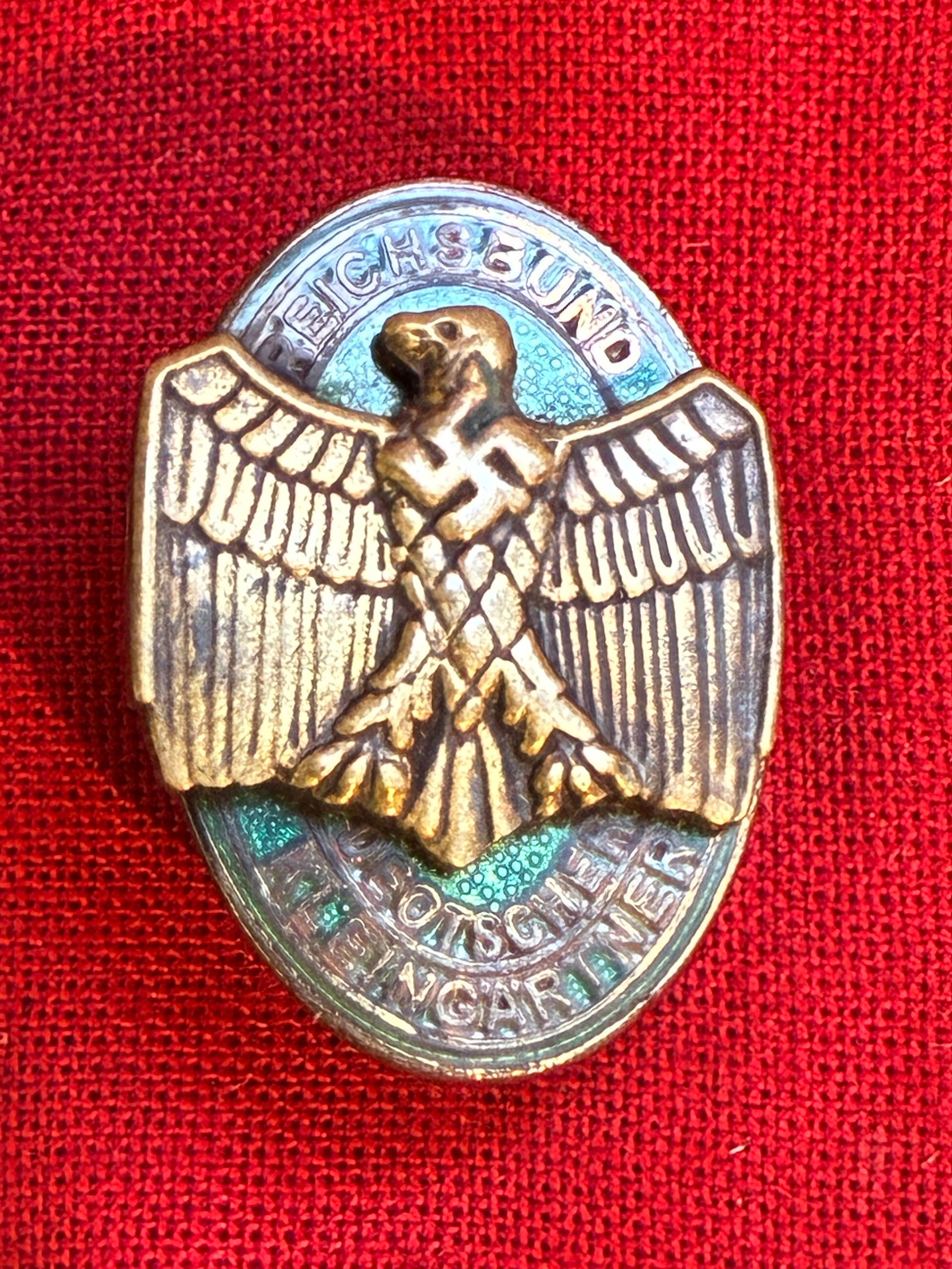 WW2 German Reichsbund Deutscher Kleingartner Organization Member Badge: WW2 German Reichsbund Deutscher Kleingartner Organization Member Badge. Approximately 1-1/8 inches long. The reverse is maker marked. The obverse shows wear to the finish but overall the badge is in v