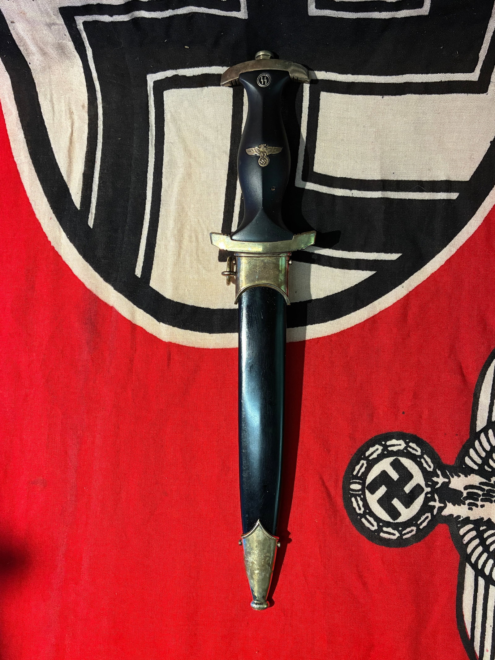 RARE WW2 GERMAN WAFFEN SS DAGGER BY BOKER SOLINGEN "MEINE EHRE HEIBT": RARE WW2 GERMAN WAFFEN SS DAGGER BY BOKER SOLINGEN.BEAUTIFULLY ENGRAVED BLADE WITH MEINE EHRE HEIBT. COMES WITH THE ORIGINAL SCABBARD. SHOWS GOOD WEAR AND USE WITH A BEAUTIFUL OVERALL PAITNA. WELL USE