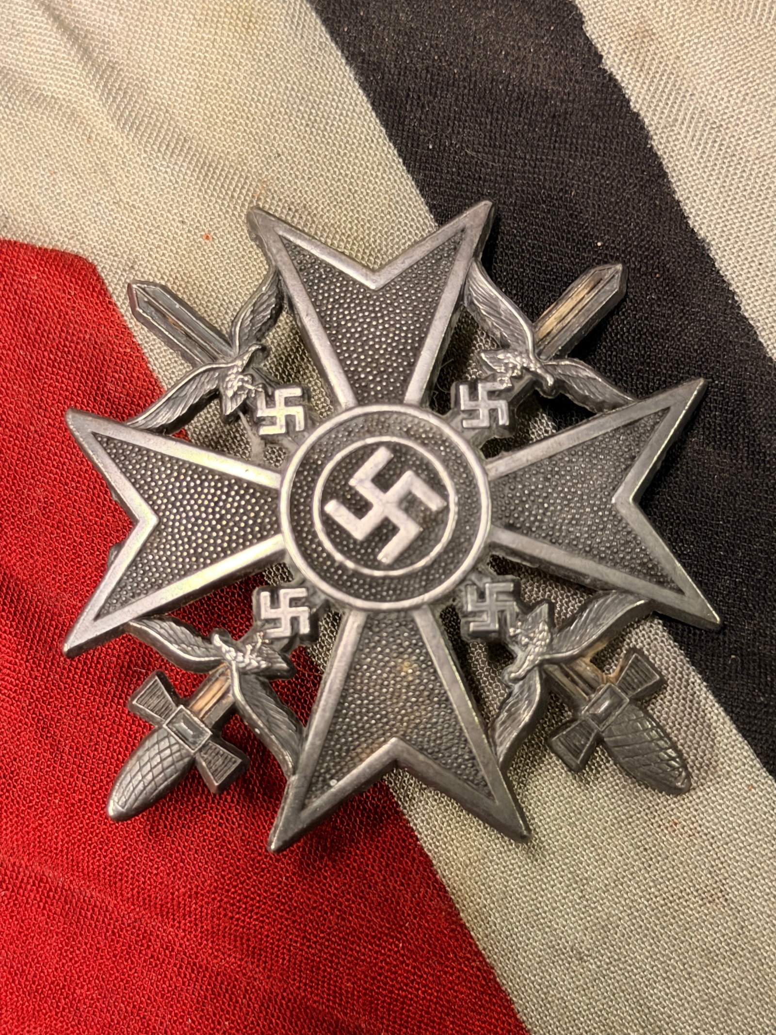 RARE GERMAN WW2 SPANISH CROSS IN SILVER: RARE GERMAN WW2 SPANISH CROSS IN SILVER. A RARE FIND. IT IS IN MINT OVERALL SHAPE AND CONDITION WITH A BEAUTIFUL OVERALL PATINA. SHOWS GOOD WEAR AND USE. PLEASE VIEW ALL DETAILED PICTURES. A WELL MADE