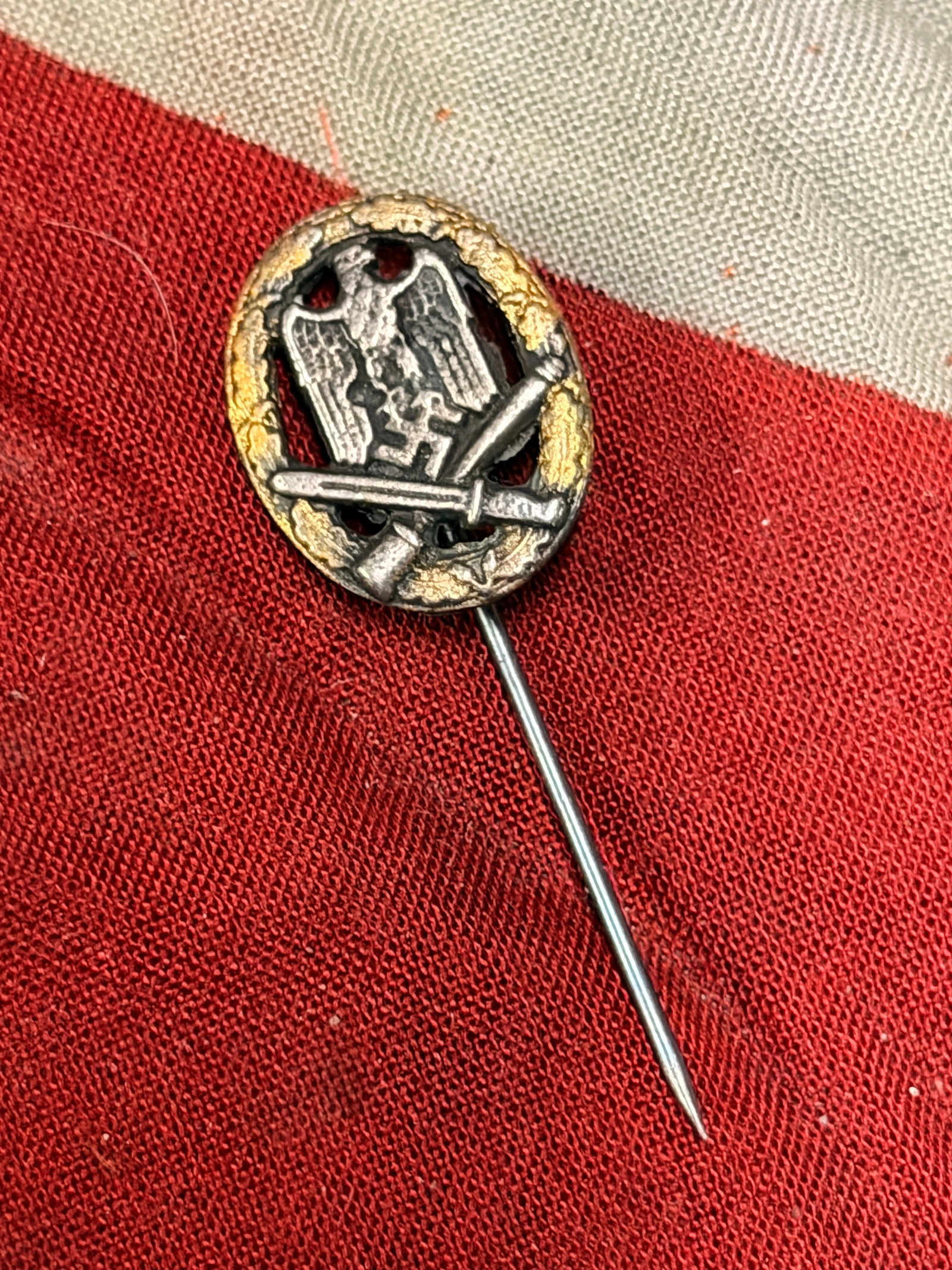 WW2 GERMAN GENERAL ASSAULT TIE OR TUNIC STICKPIN: WW2 GERMAN GENERAL ASSAULT TIE OR TUNIC STICKPIN. A RARE FIND. IT IS IN MINT OVERALL SHAPE AND CONDITION WITH A BEAUTIFUL OVERALL PATINA. SHOWS GOOD WEAR AND USE. PLEASE VIEW ALL DETAILED PICTURES. A 