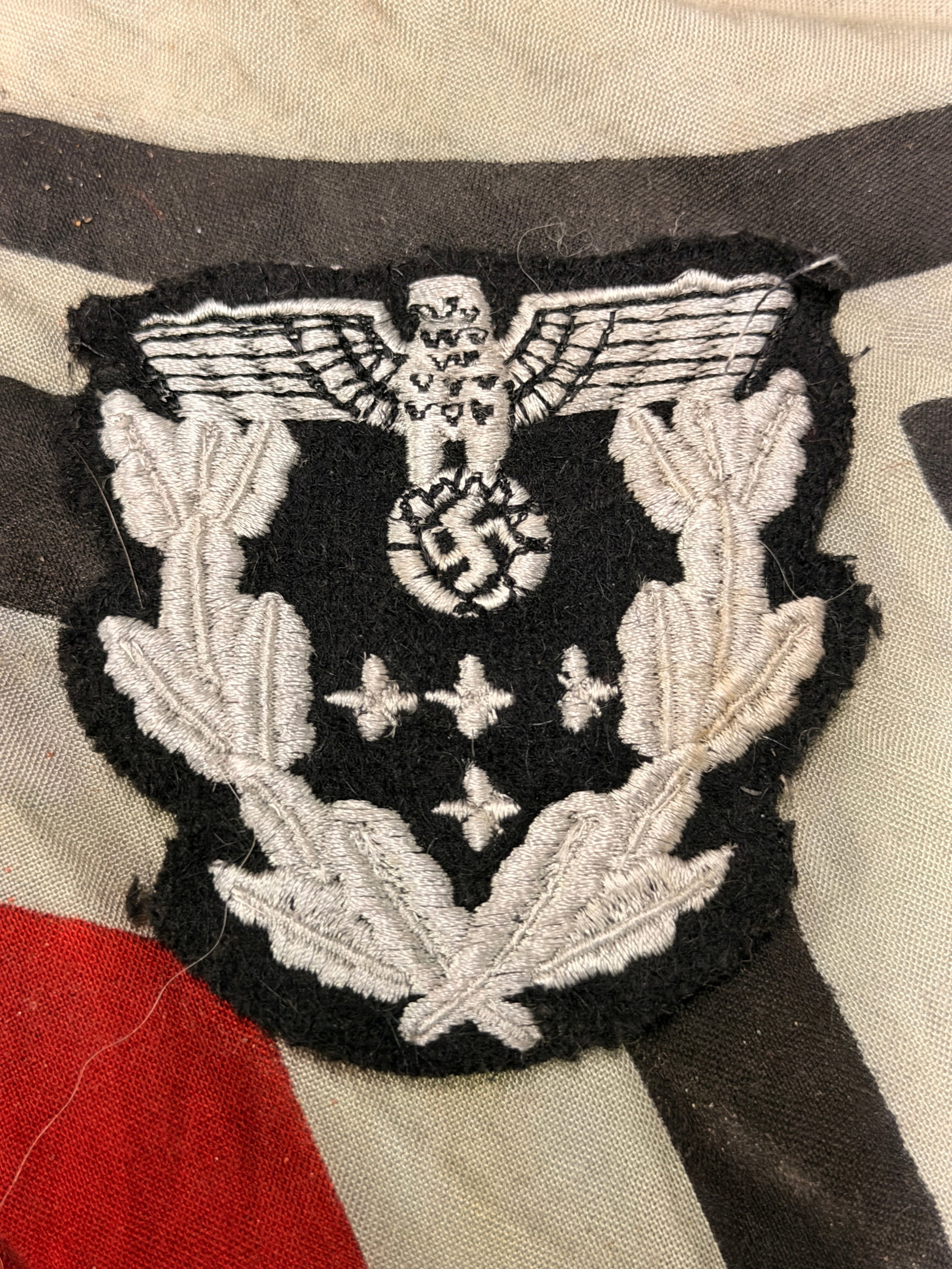 WW2 GERMAN MINISTER WITHOUT PORTFOLIO SLEEVE CLOTH BADGE INSIGNIA: WW2 GERMAN MINISTER WITHOUT PORTFOLIO SLEEVE CLOTH BADGE INSIGNIA. A RARE FIND. IT IS IN MINT OVERALL SHAPE AND CONDITION WITH A BEAUTIFUL OVERALL PATINA. SHOWS GOOD WEAR AND USE. PLEASE VIEW ALL DETA