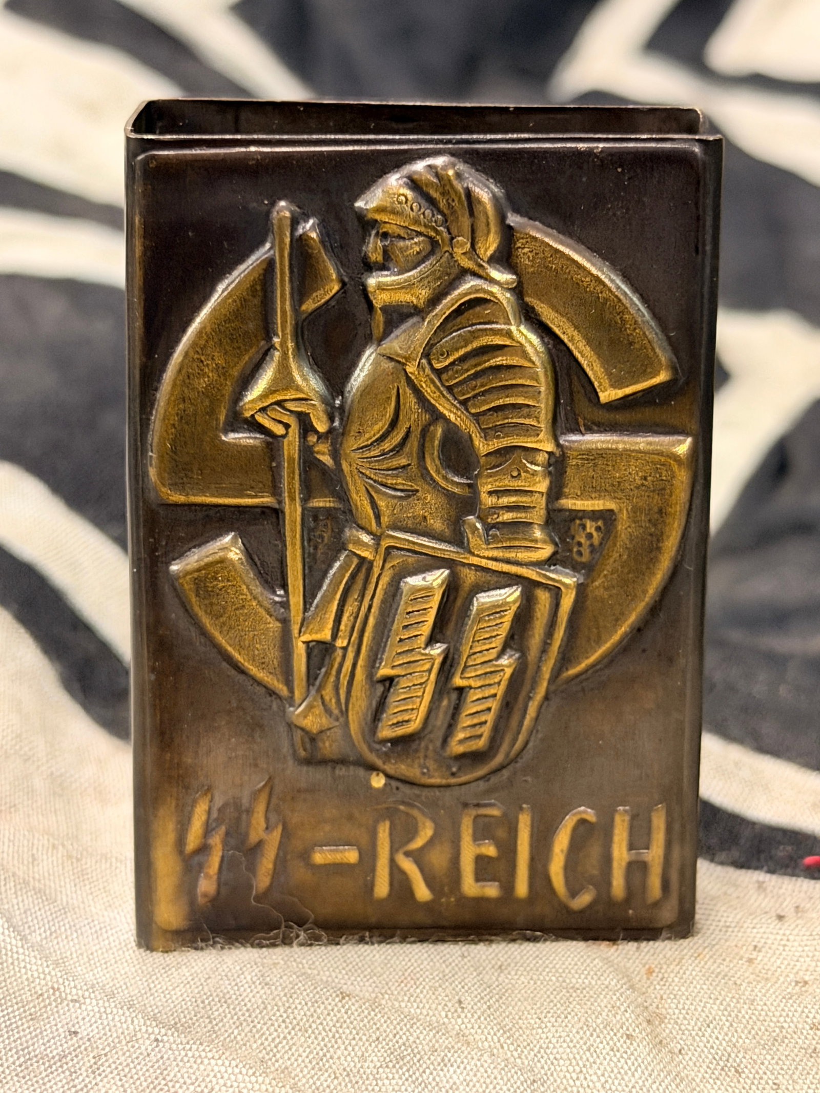 WW2 GERMAN WAFFEN SS REICH PROPAGANDA MATCHBOX CASE HOLDER: WW2 GERMAN WAFFEN SS REICH PROPAGANDA MATCHBOX CASE HOLDER. A VERY RARE EARLY MADE CASE THAT IS IN MINT OVERALL SHAPE AND CONDITION WITH A BEAUTIFUL OVERALL PATINA. SHOS GOOD WEAR AND USE. PLEASE VIEW
