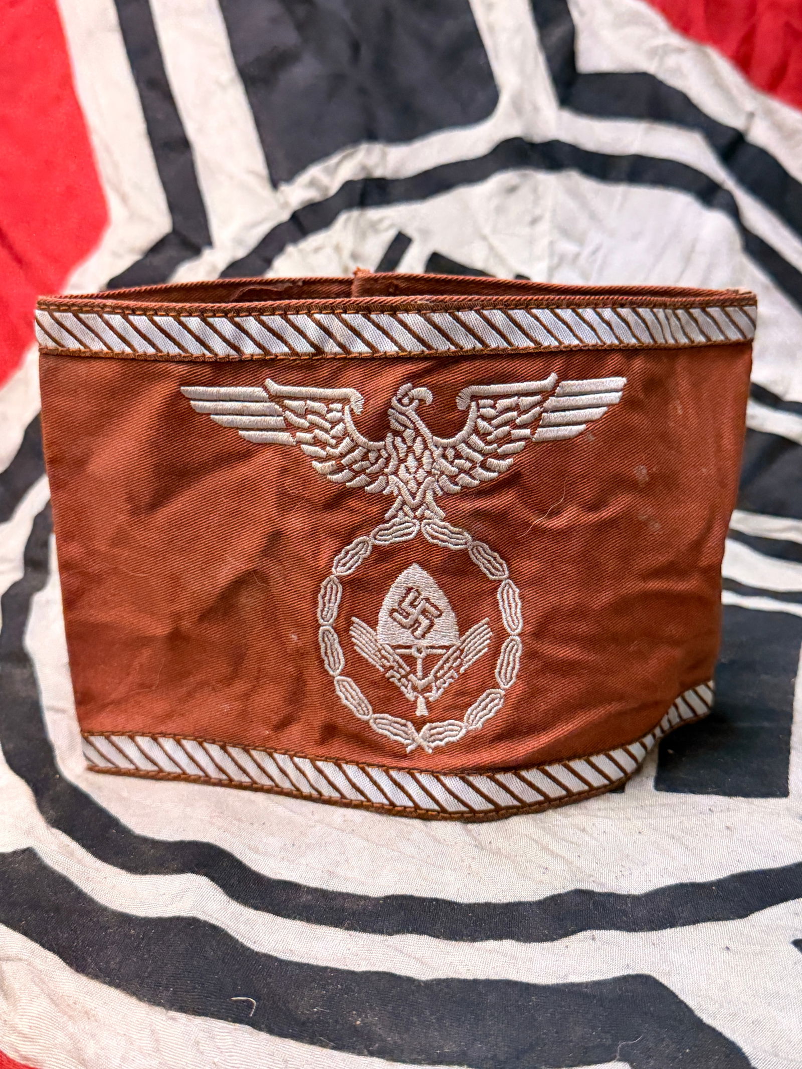 RARE WW2 GERMAN RAD STAFF LEADER ARMBAND WITH RZM PAPER TAG: RARE WW2 GERMAN RAD STAFF LEADER ARMBAND WITH RZM PAPER TAG. A VERY RARE FIND. IT IS IN MINT OVERALL SHAPE AND CONDITION WITH A BEAUTIFUL OVERALL PATINA. SHOWS GOOD WEAR AND USE. PLEASE VIEW ALL DETAI