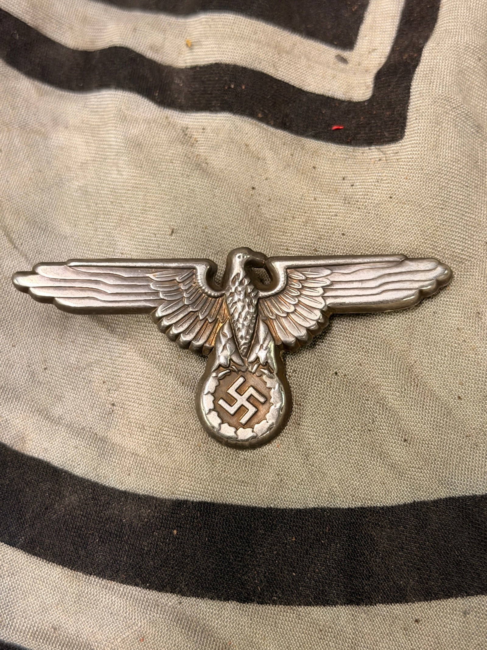 WW2 GERMAN WAFFEN SS VISOR CAP ALUMINUM EAGLE BADGE: WW2 GERMAN WAFFEN SS VISOR CAP ALUMINUM EAGLE BADGE. A VERY RARE FIND. SHOWS GOOD WEAR AND USE WITH A BEAUTIFUL OVERALL PATINA. SHOWS GOOD WEAR AND USE. PLEASE VIEW ALL DETAILED PICTURES. A RARE EXAMP