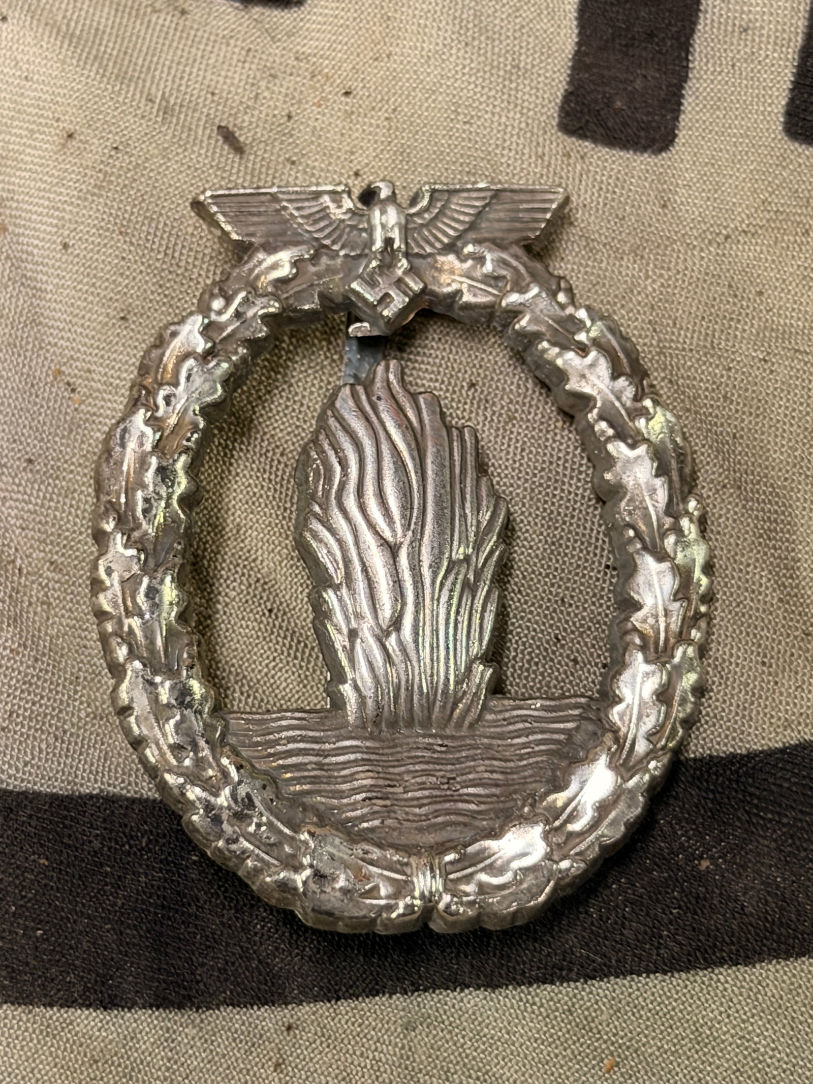 WW2 German Navy Kriegsmarine Minesweeper Badge R.S. Maker Marked: WW2 German Navy Kriegsmarine Minesweeper Badge R.S. Maker Marked. An exceptional quality 1-piece silver variety, with silver wash finish to both entire badge. Marked R.S. for Rudolf Souval. In excepti