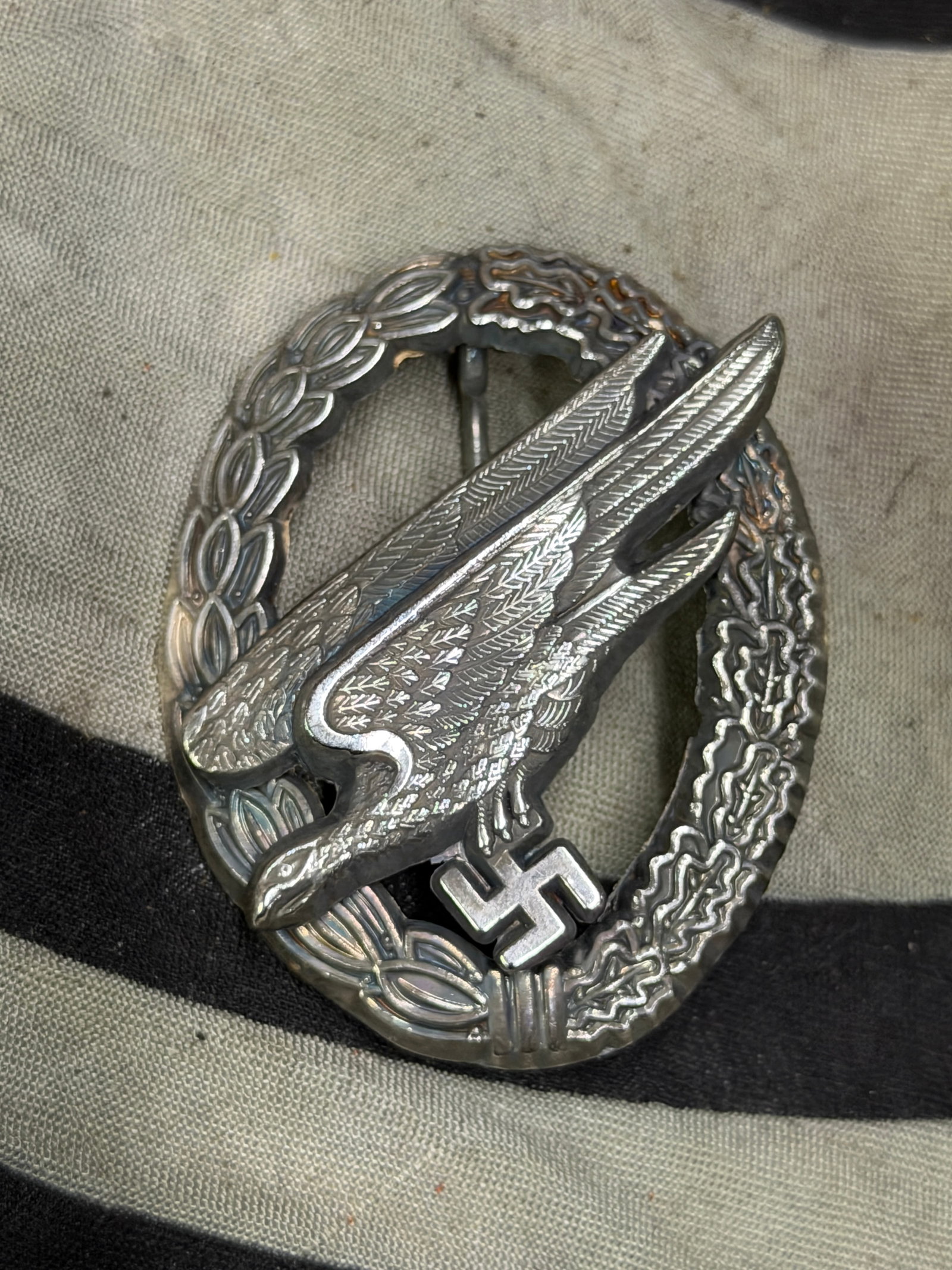 WW2 German Luftwaffe paratrooper badge by Berg & Nolte "B&NL": WW2 German Luftwaffe paratrooper badge by Berg & Nolte "B&NL". Luftwaffe paratrooper badge by Berg & Nolte, Lüdenscheid. Zink constructed wreath with rivited zink eagle. Maker marked on the reverse w