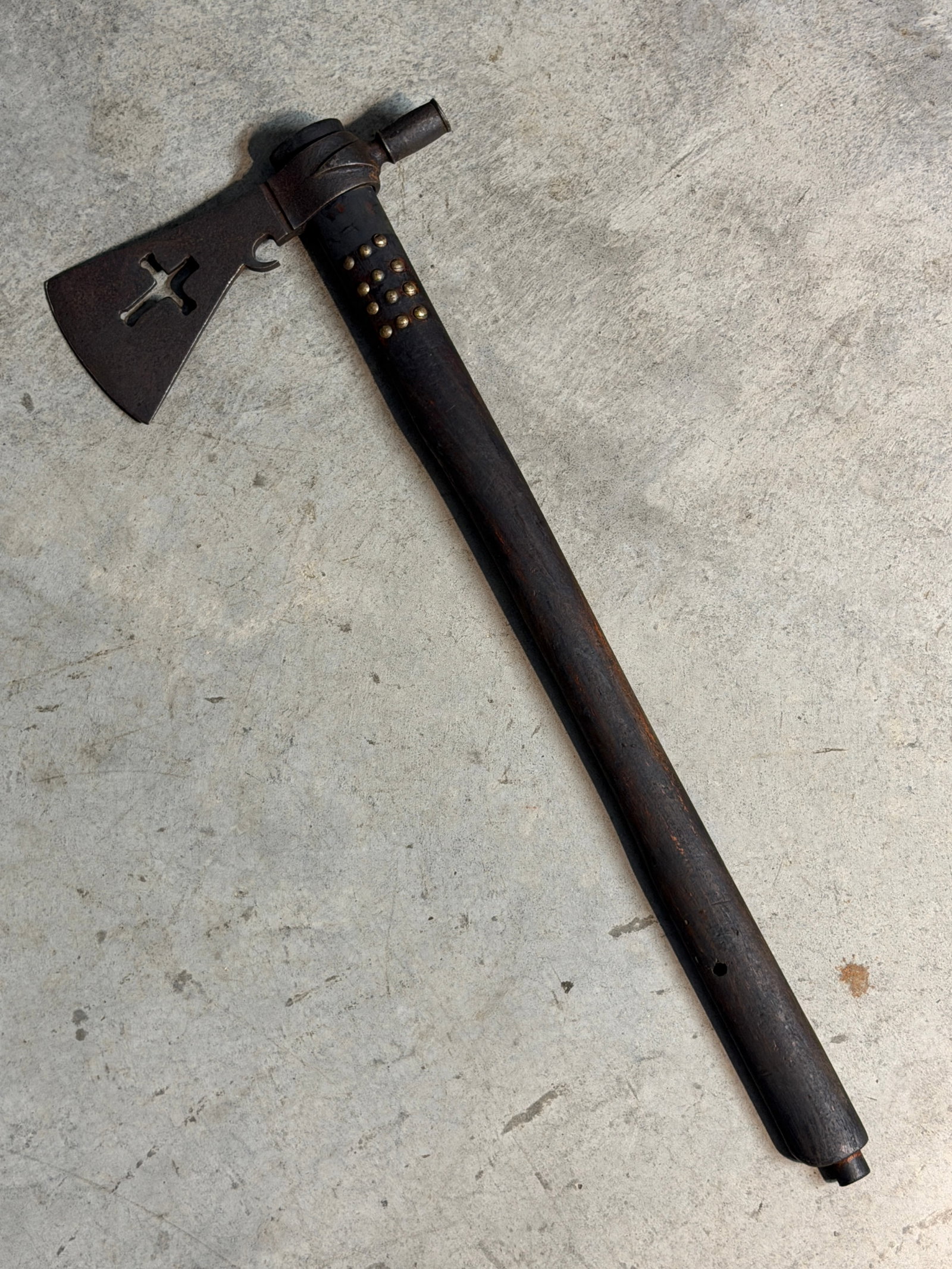 1800'S HAND-FORGED CHEROKEE INDIANS SMOKING PIPE TOMAHAWK WITH CROSS CUT OUT: 1800'S HAND-FORGED CHEROKEE INDIANS SMOKING PIPE TOMAHAWK WITH CROSS CUT OUT. A VERY RARE TOMAHAWK HAND FORGED BY THE CRAFTSMAN OF THE CHEROKKE INDIAN TRIBE. SHOWS GOOD WEAR AND USE WITH A BEAUTIFUL O