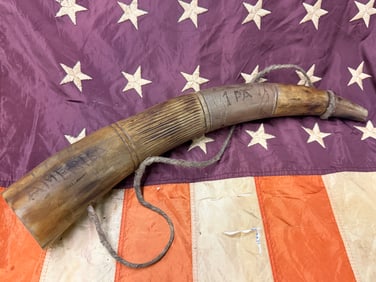 REVOLUTIONARY WAR 1ST PA 1776 AMERICAN POWDER HORN WITH SLING