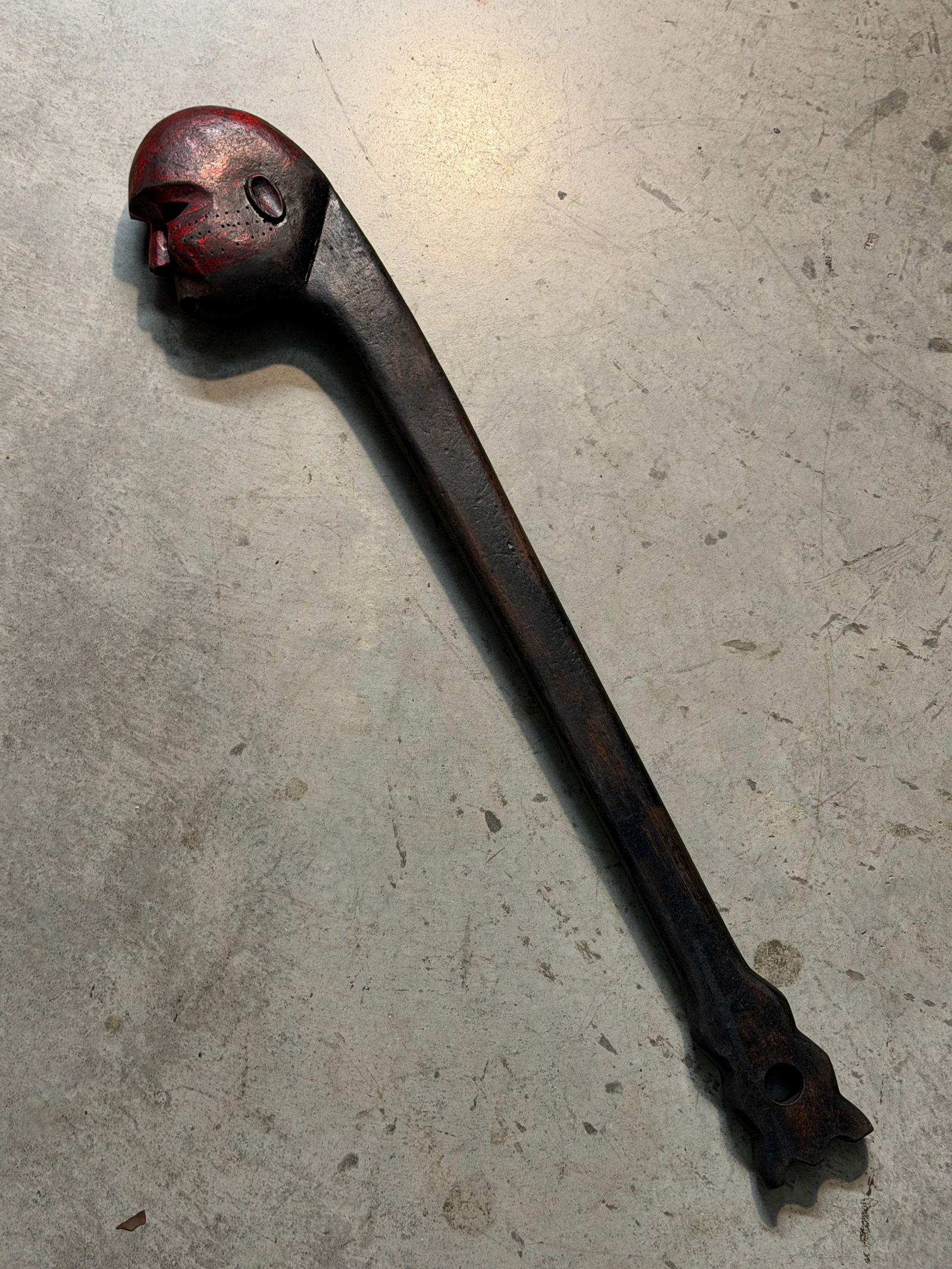 ANTIQUE 1800'S NATIVE AMERICAN CARVED INDIAN FACE WAR CLUB: ANTIQUE 1800'S NATIVE AMERICAN CARVED INDIAN FACE WAR CLUB. AN ULTRA RARE FIND. VERY WELL HAND CARVED FACE OF A NATIVE AMERICAN INDIAN AND ALSO PAINTED. SHOWS GOOD WEAR AND USE WITH A BEAUTIFUL OVERAL