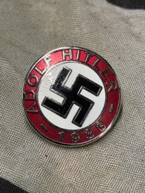 WWII GERMAN ADOLF HITLER 1933 NSDAP LAPEL ENAMELED PARTY BADGE BY RZM M1/129