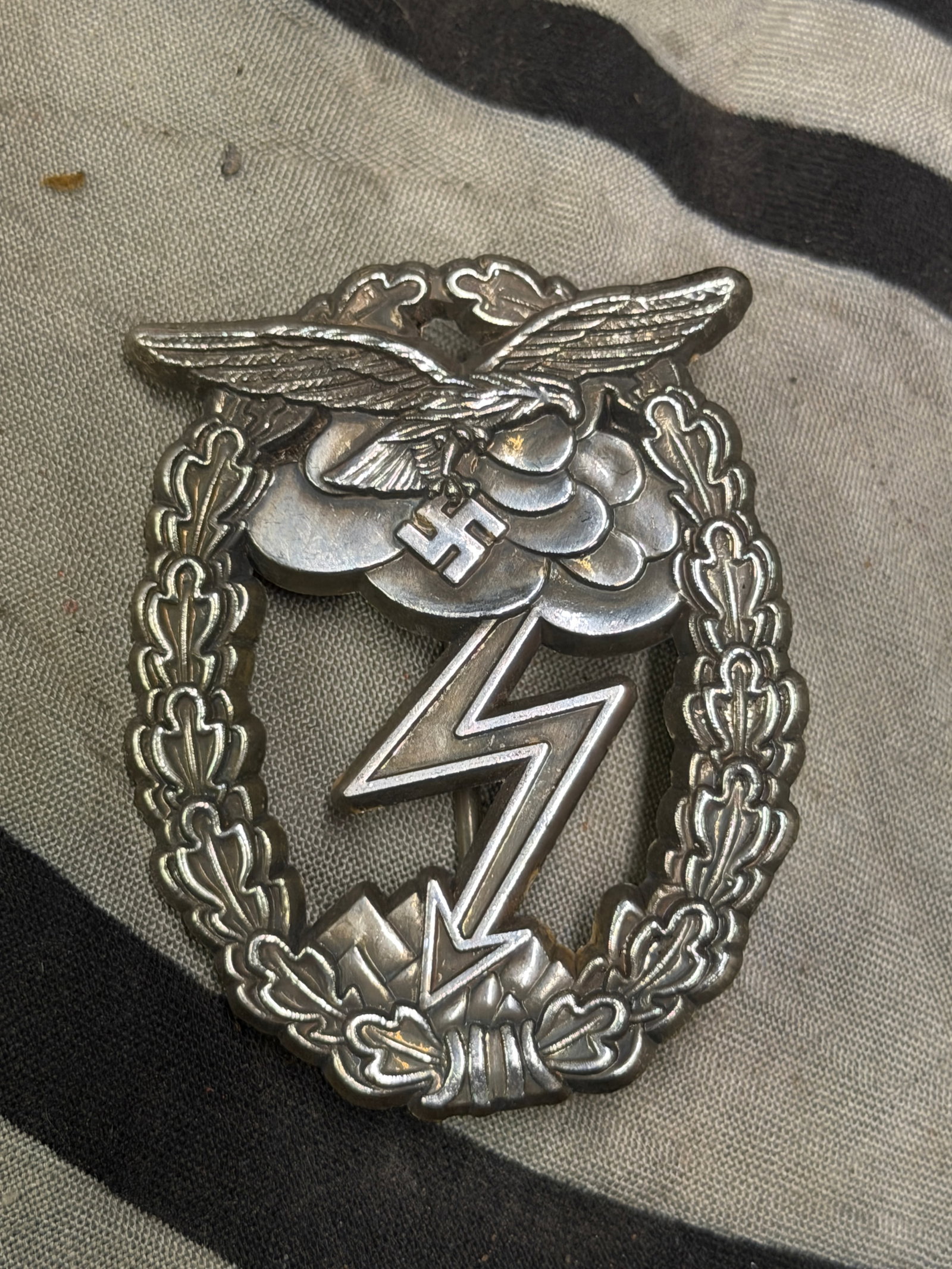 WW2 German Ground Combat Badge By Ges. Gesch.: WW2 German Ground Combat Badge By Ges. Gesch. Shows good wear and use with a beautiful overall patina. Maker marked Ges. Gesch. On the reverse. Please view all detailed pictures. A very rare example o