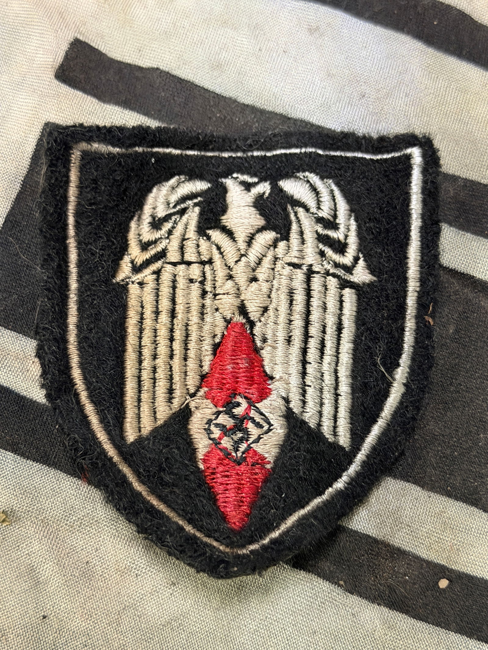 WW2 German Hitler Youth Hitlerjugend Flag Bearer’s Badge With RZM Paper Tag: WW2 German Hitler Youth Hitlerjugend Flag Bearer’s Badge With RZM Paper Tag. A very rare find. Shows good wear and use with a beautiful overall patina. Please view all detailed pictures. A scarce fi