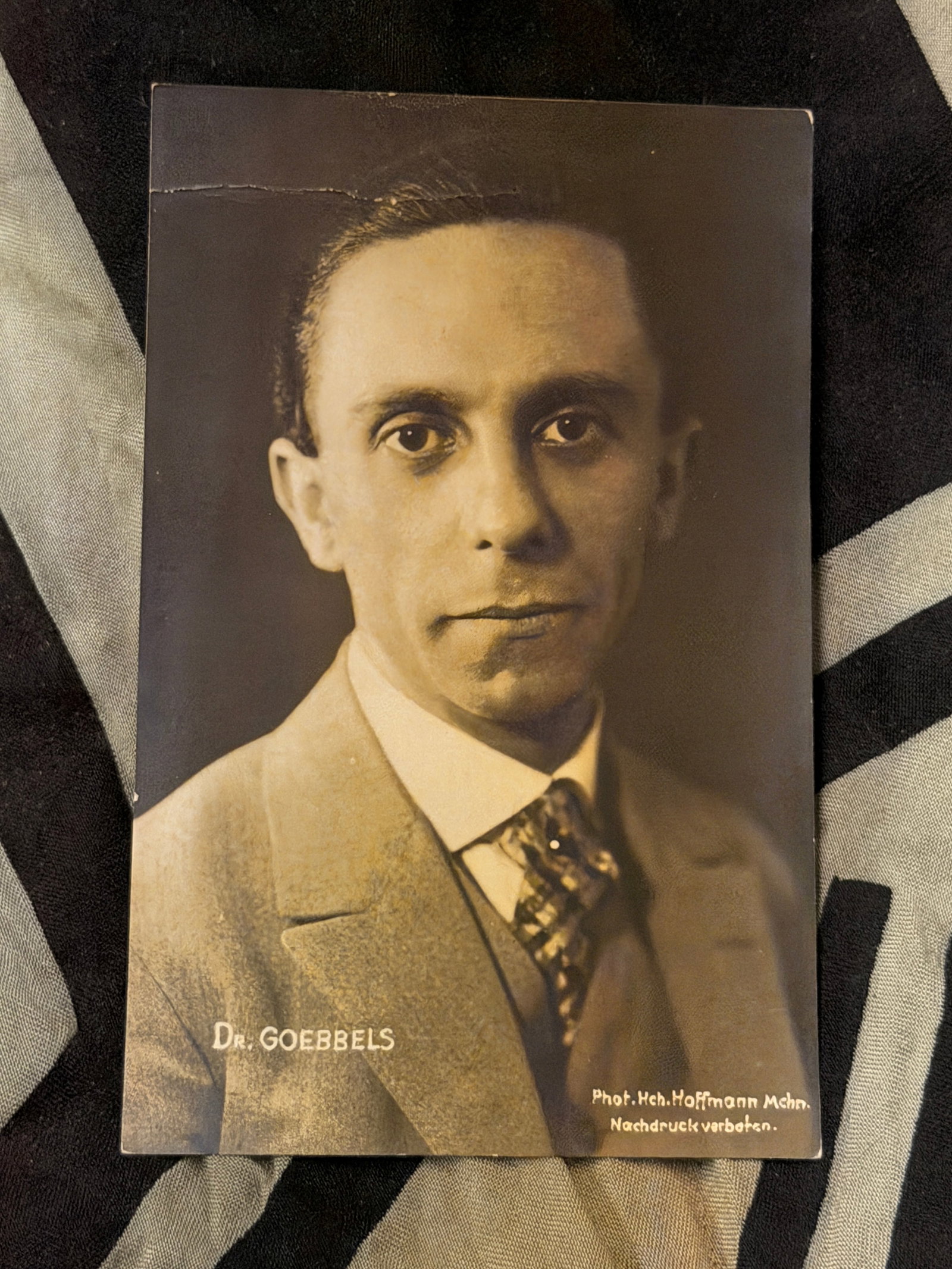 WW2 GERMAN DR. JOSEPH GOEBBELS POSTCARD: WW2 GERMAN DR. JOSEPH GOEBBELS POSTCARD. UN-USED EXAMPLE THAT IS IN MINT OVERALL SHAPE AND CONDITION WITH A BEAUTIFUL OVERALL PATINA. PLEASE VIEW ALL DETAILED PICTURES. A RARE FIND.