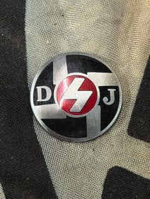 WWII German DJ Deutsche Jungvolk German Youth Member Badge Pin Enameled By RZM M1/129